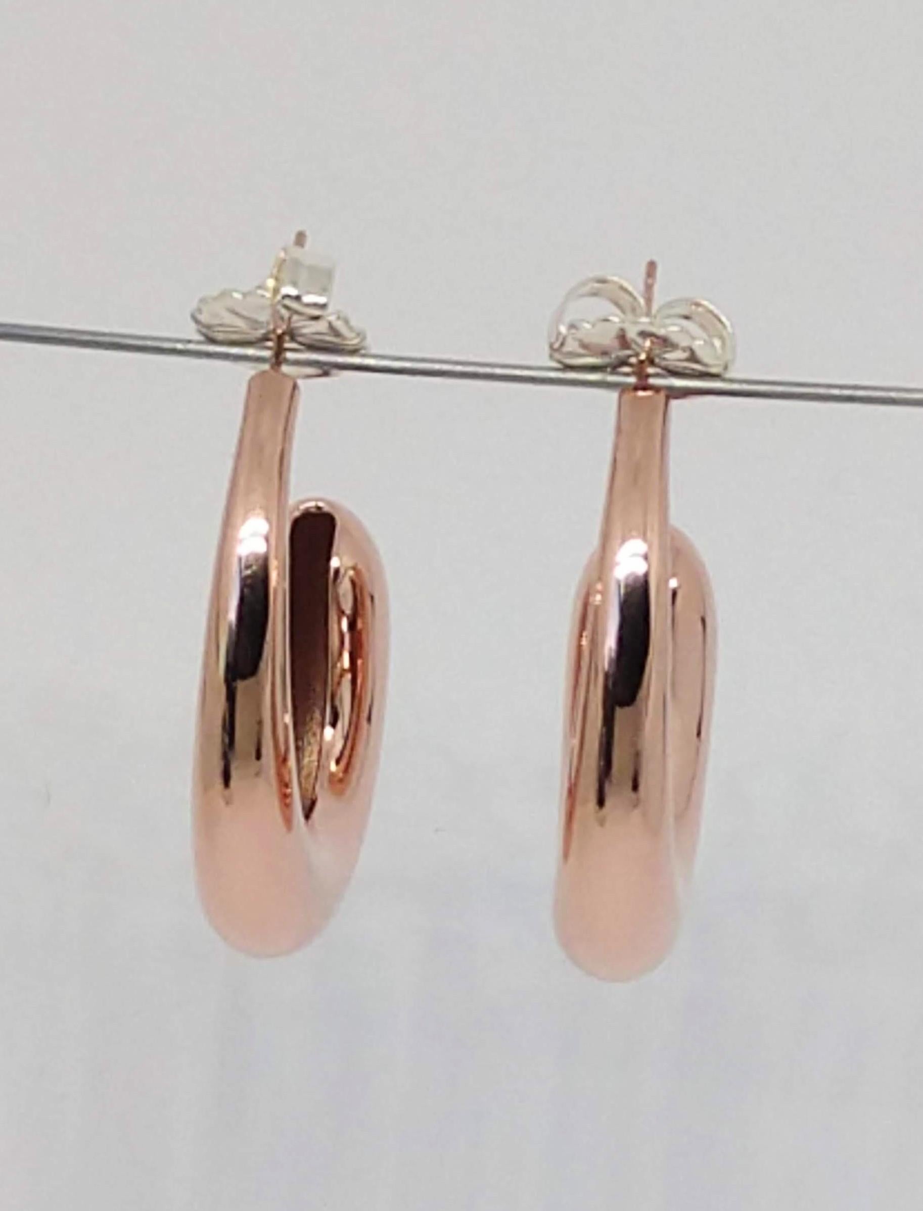 Boucles d'oreilles en forme de larme en or rose 18 carats et vermeil en forme de C-Hoop Neuf - En vente à New York, NY