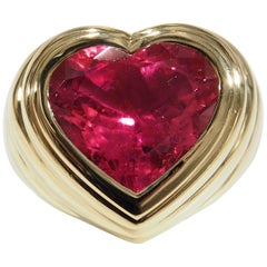 18 Karat Pink Heart Shape Tourmaline Ring Yellow Gold 18 Karat Pink Heart Shape Tourmaline Ring Yellow Gold