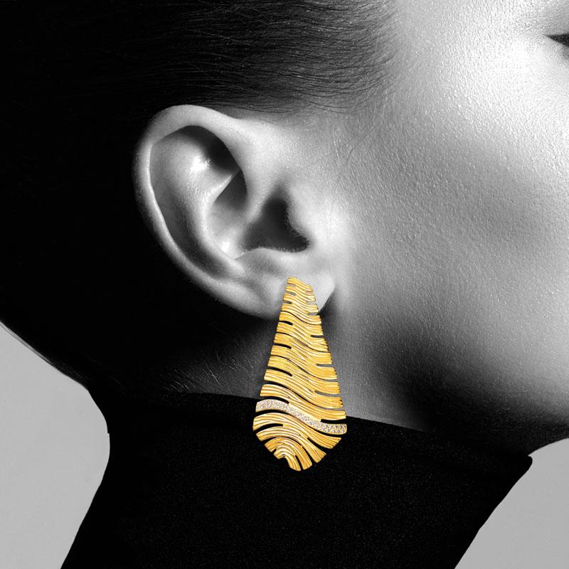 Reminiscent of purposefully pleated fabric or plissé, as the French call it-this collection showcases an array of creased 18k gold that gives a whole new meaning to texture in gold. From tiered dangling earrings with a wave of brilliants to