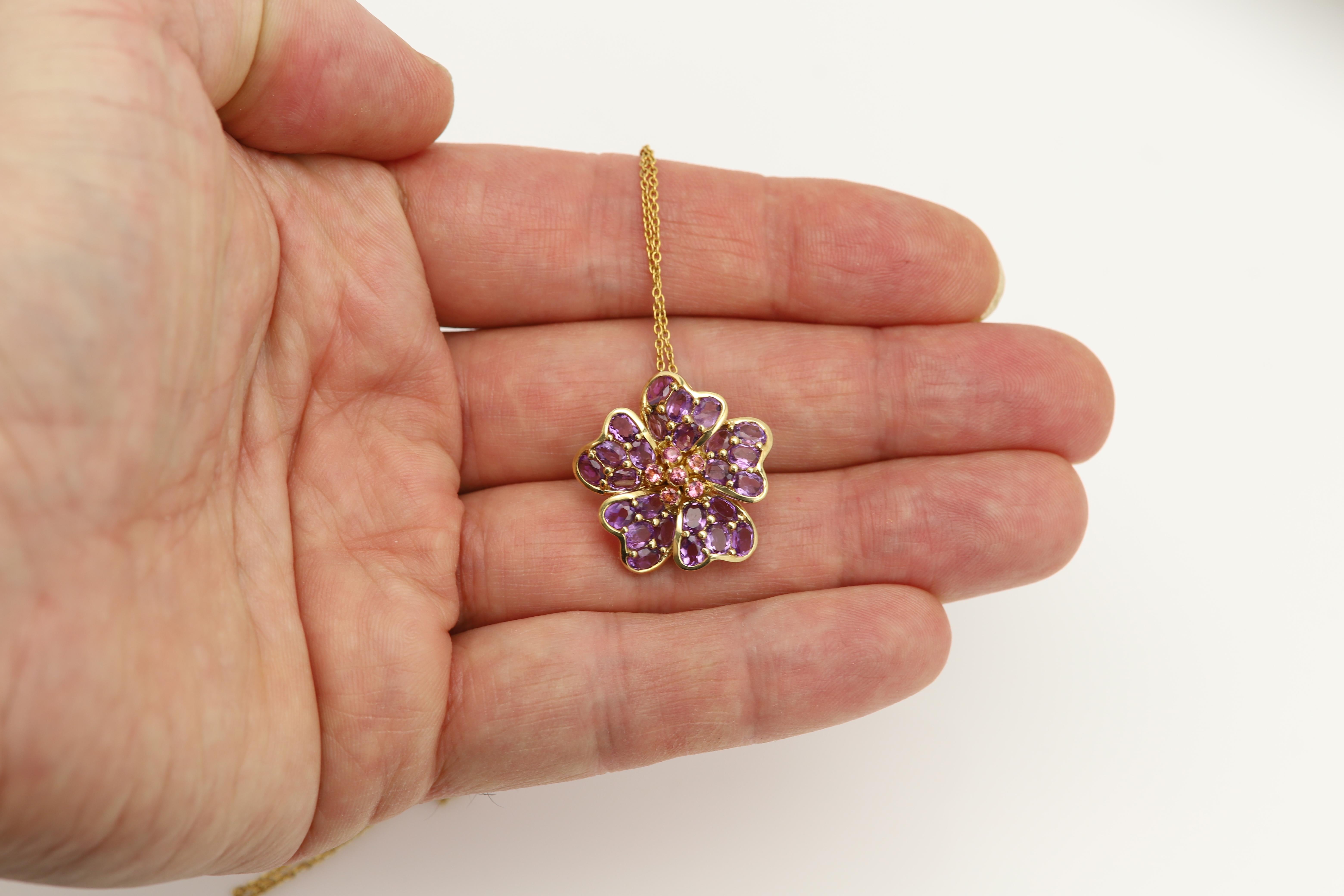 Ciondolo fiore viola 18 carati Ametista e zaffiro rosa Nature in vendita 1