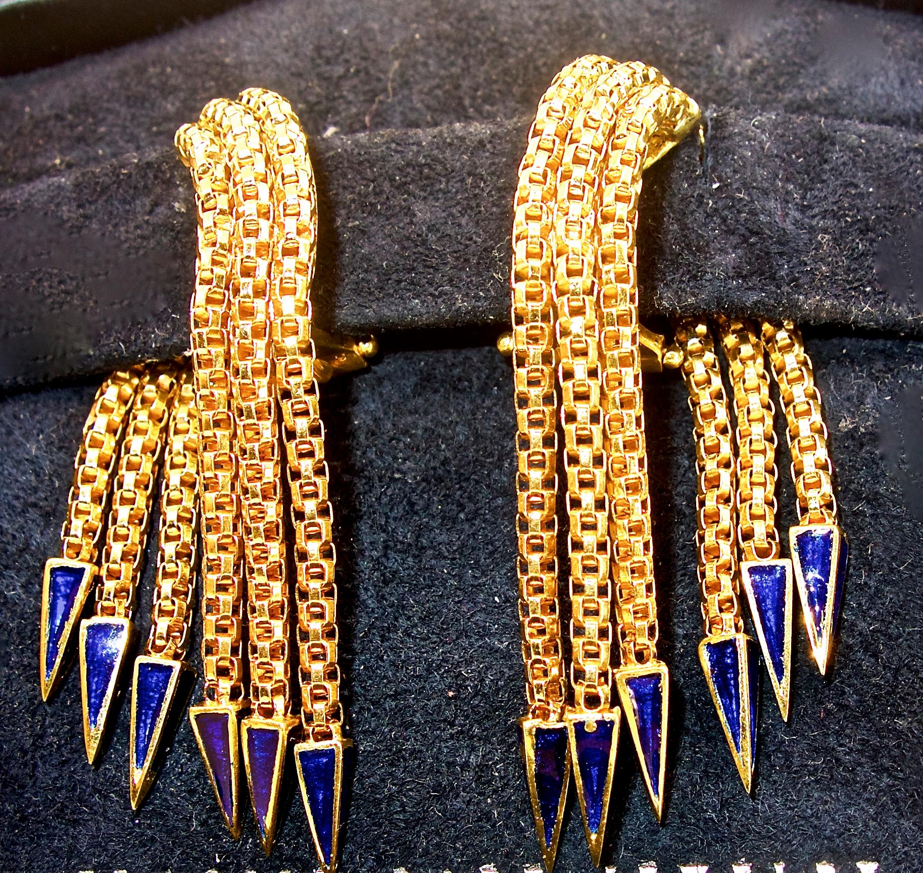 18 Karat Retro Dangling Earrings with Enamel, circa 1950 In Good Condition In Aspen, CO