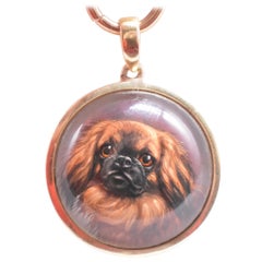 Antique 18 Karat Reverse Intaglio Crystal Pendant Depicting a Pekingese Dog, circa 1880