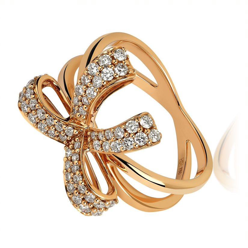 18 Karat Romance Pink Gold Ring with Vs Gh Diamonds In New Condition For Sale In New York, NY