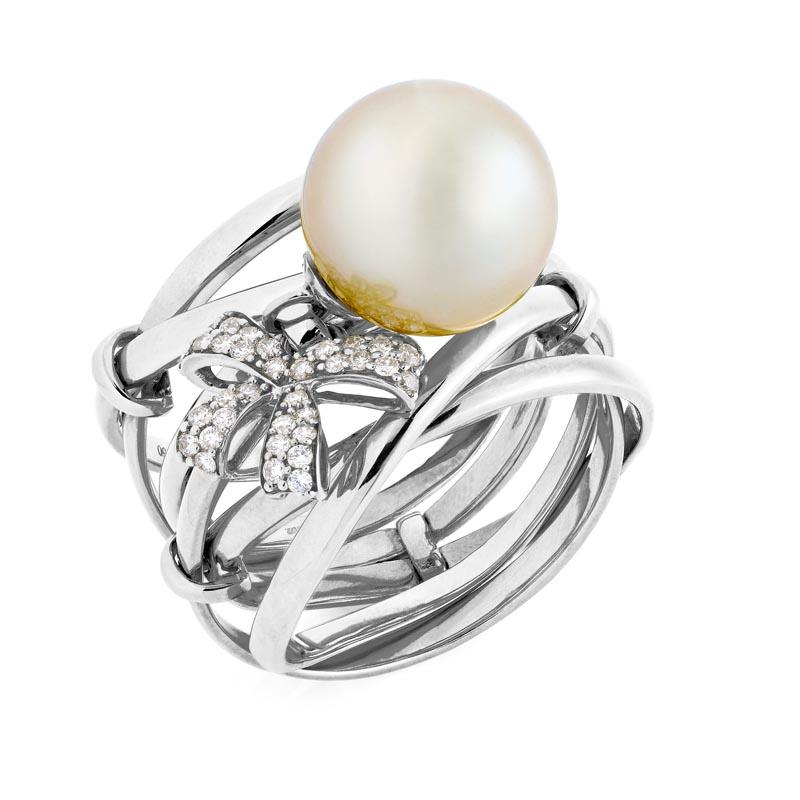 For Sale:  18 Karat Romance White Gold Ring With Vs-Gh Diamonds And White Pearl 5