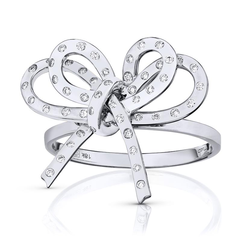 For Sale:  18 Karat Romance White Gold Ring With Vs-Gh Diamonds 2