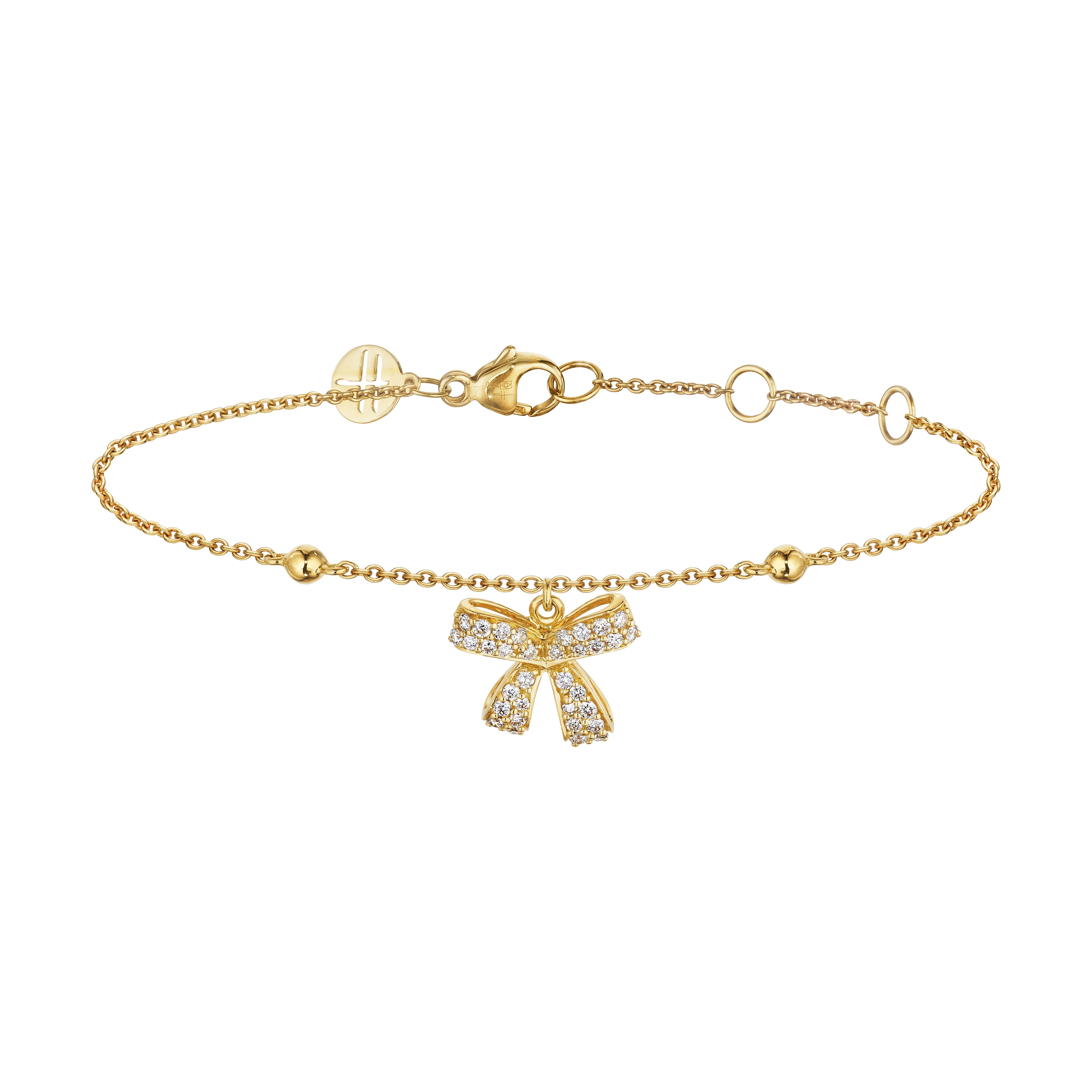 Die kokette und bezaubernde Romance-Kollektion umfasst eine Auswahl an charmanten Motiven wie Schleifen, die mit Perlen und Diamanten verziert sind. Mit einem Hauch von schlichter Eleganz erlaubt Ihnen der Schmuck hier, sich auf mühelose Art und