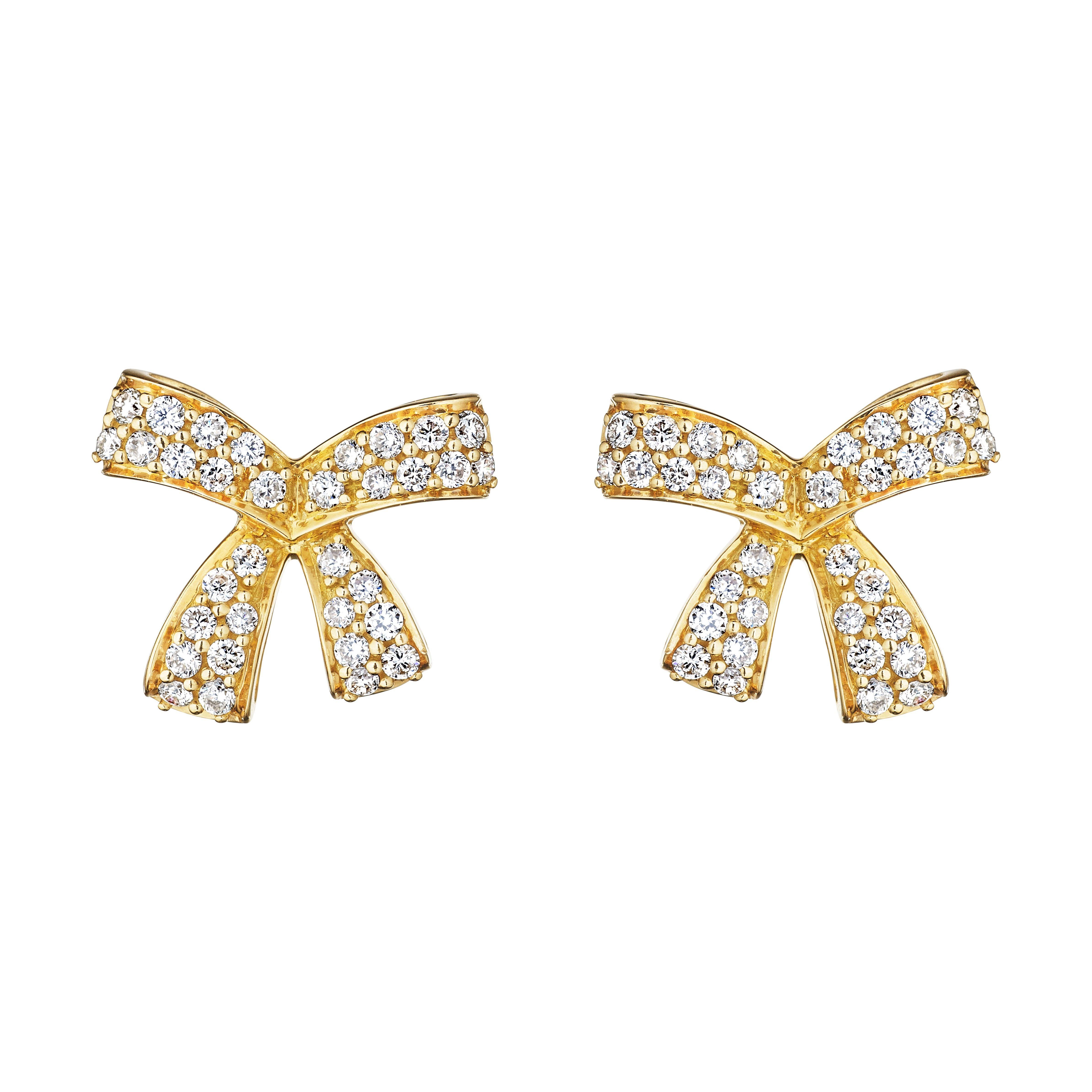 Flirtatious and enchanting, the Romance collection comprises an assortment of charming motifs like bows, embellished in pearl and diamonds. With an air of understated elegance, the jewelry here allows you to express yourself in the most effortless