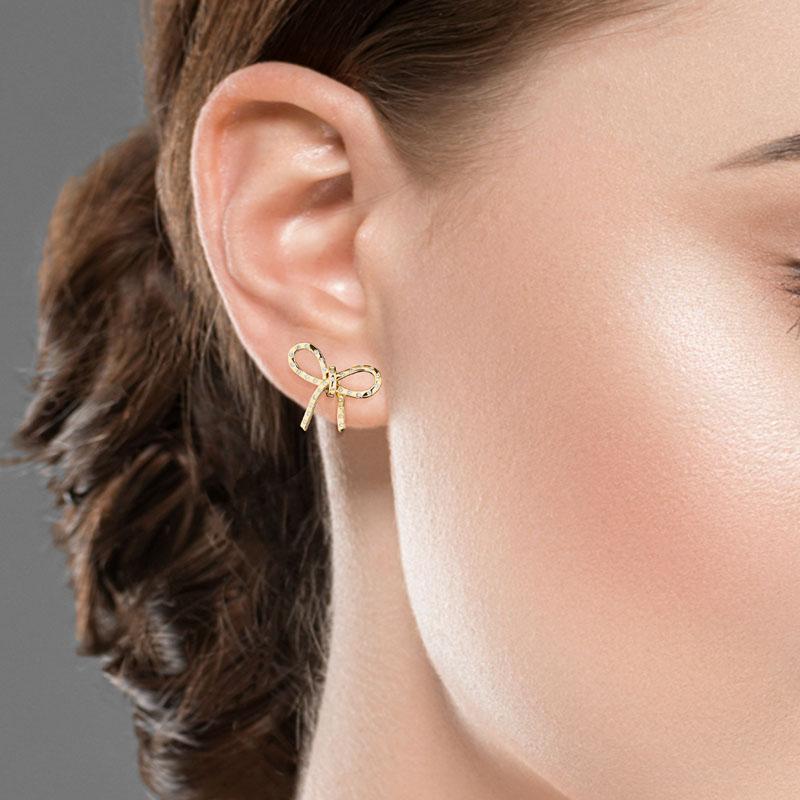 Brilliant Cut 18 Karat Romance Yellow Gold Earring With Vs-Gh Diamonds For Sale