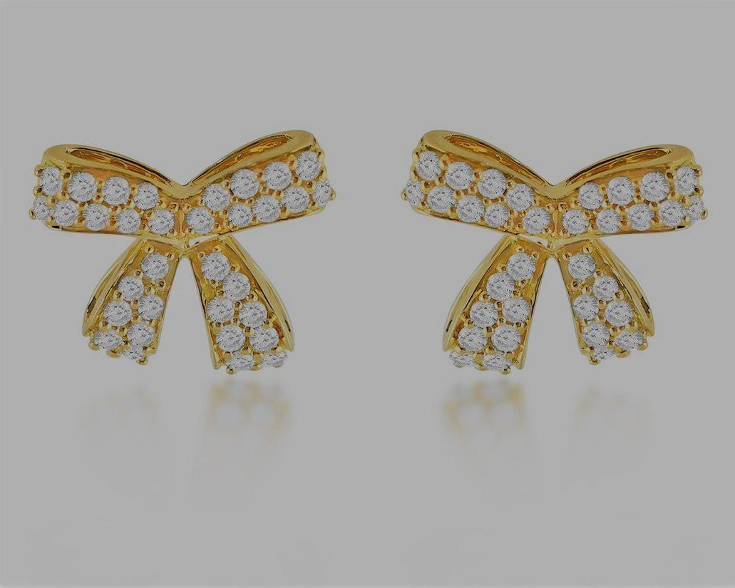 Contemporary 18 Karat Romance Yellow Gold Earring with Vs Gh Diamonds For Sale