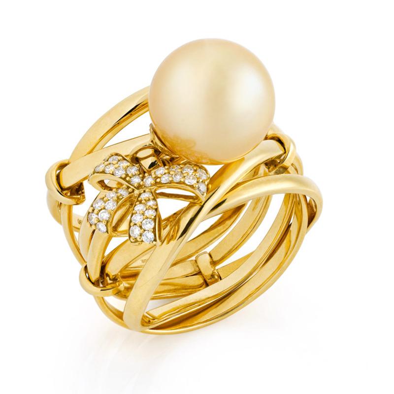 For Sale:  18 Karat Romance Yellow Gold Ring With Vs-Gh Diamonds And Golden Colour Pearl 3