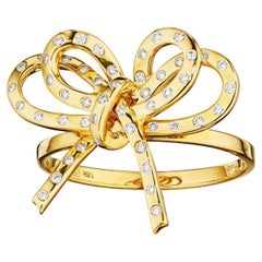 18 Karat Romance Yellow Gold Ring with Vs-Gh Diamonds