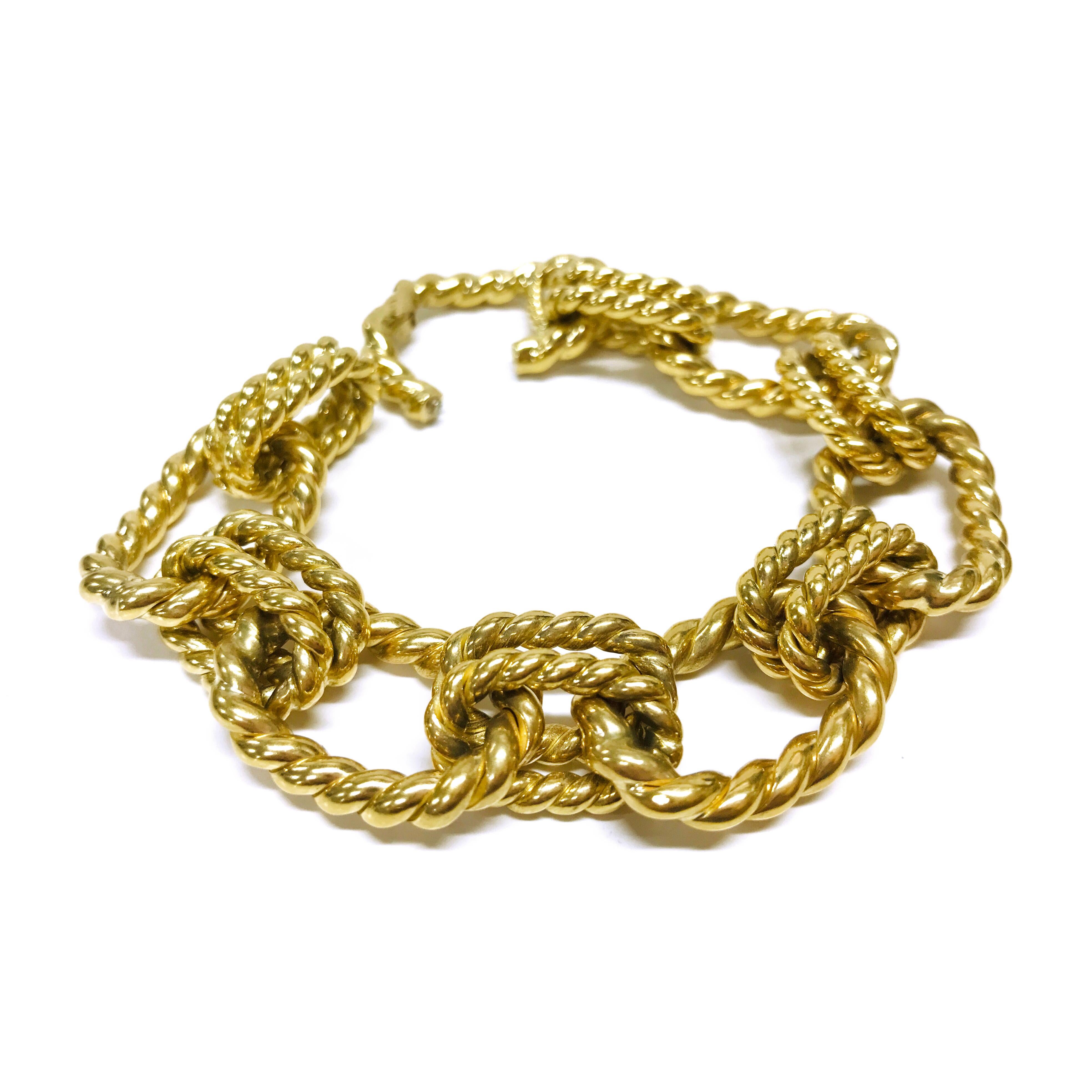 18 Karat Rope Oval Link Bracelet. This bracelet features six oval 18 x 29mm links and twelve oval 13 x 21mm links. The bracelet is 8