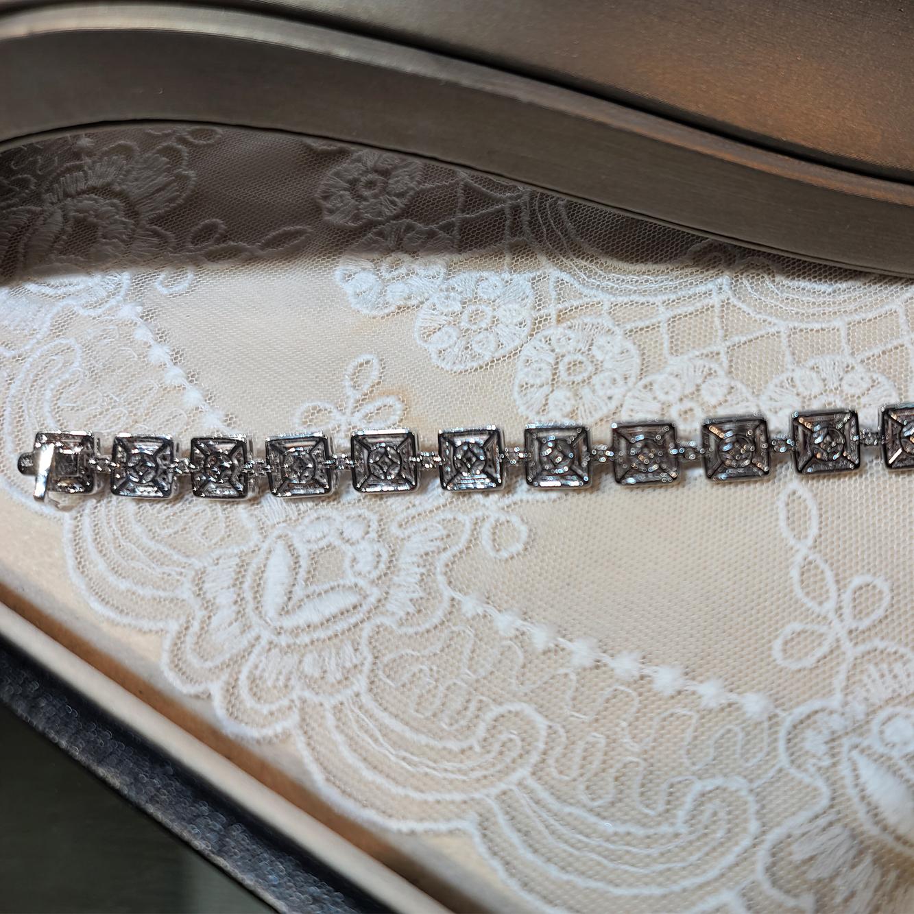 18 Karat Rose and White Gold Pink Diamond Bracelet In New Condition In Central, HK