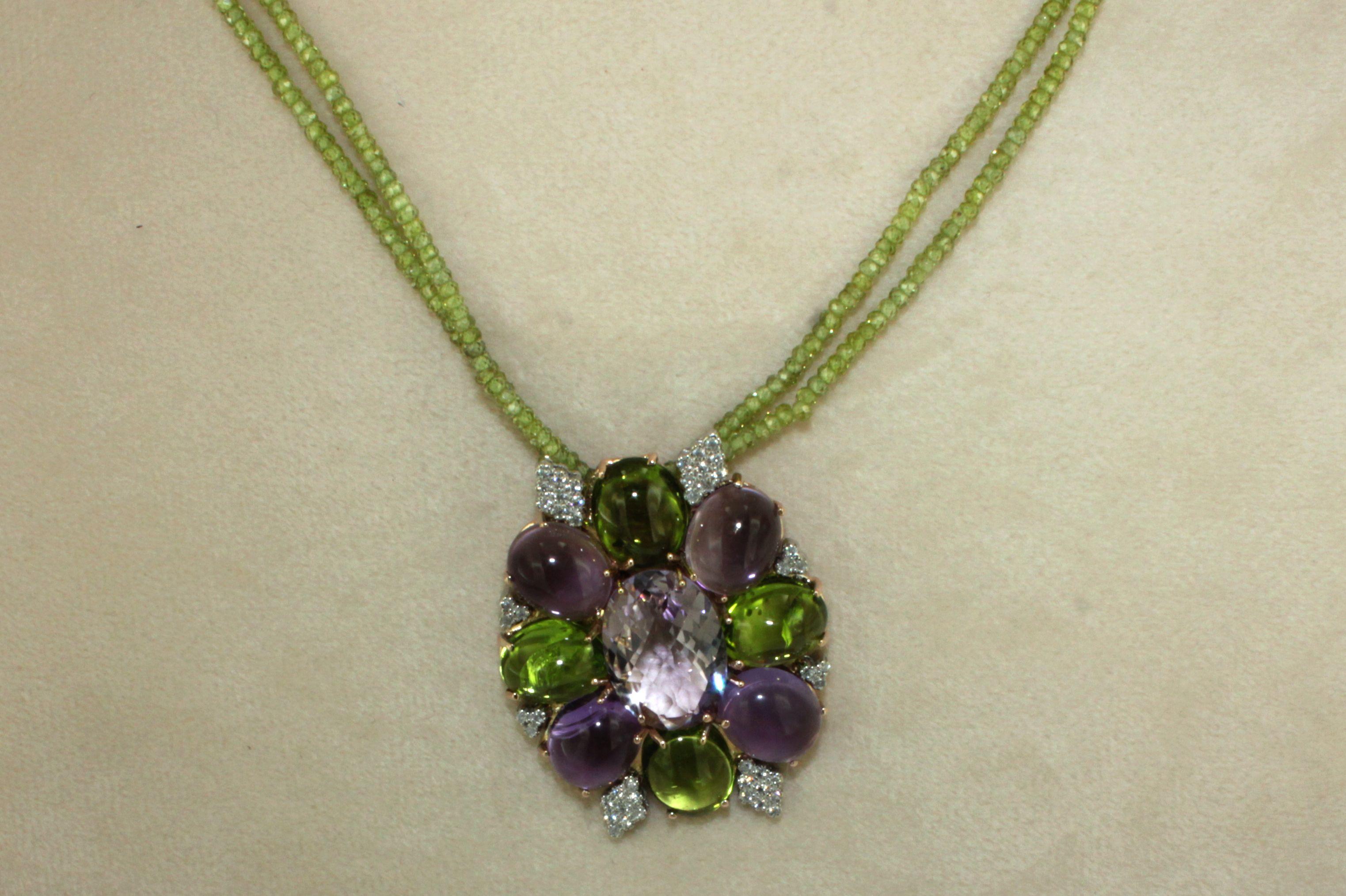 Colgante de oro rosa y blanco de 18 quilates con amatistas, peridotos y diamantes blancos en venta 3