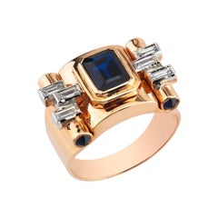 18 Karat Rose Gold, 0.34 Carat Baguette Diamond, 1.35 Carat Sapphire Greta Ring 18 Karat Rose Gold, 0.34 Carat Baguette Diamond, 1.35 Carat Sapphire Greta Ring