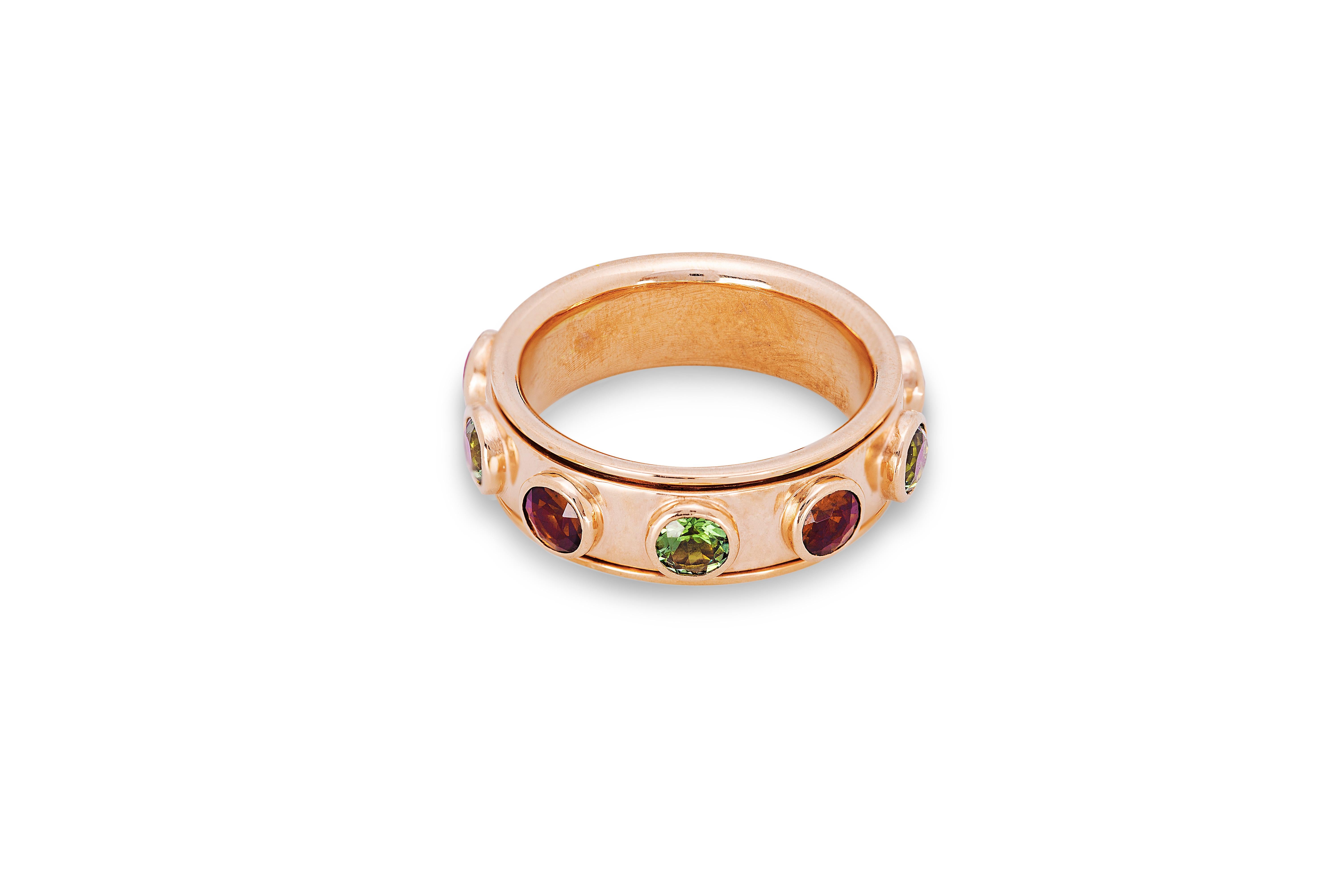 Anello in oro rosa 18 carati con tormalina e granato di 1 carato con design a fascia senza stress in vendita 2