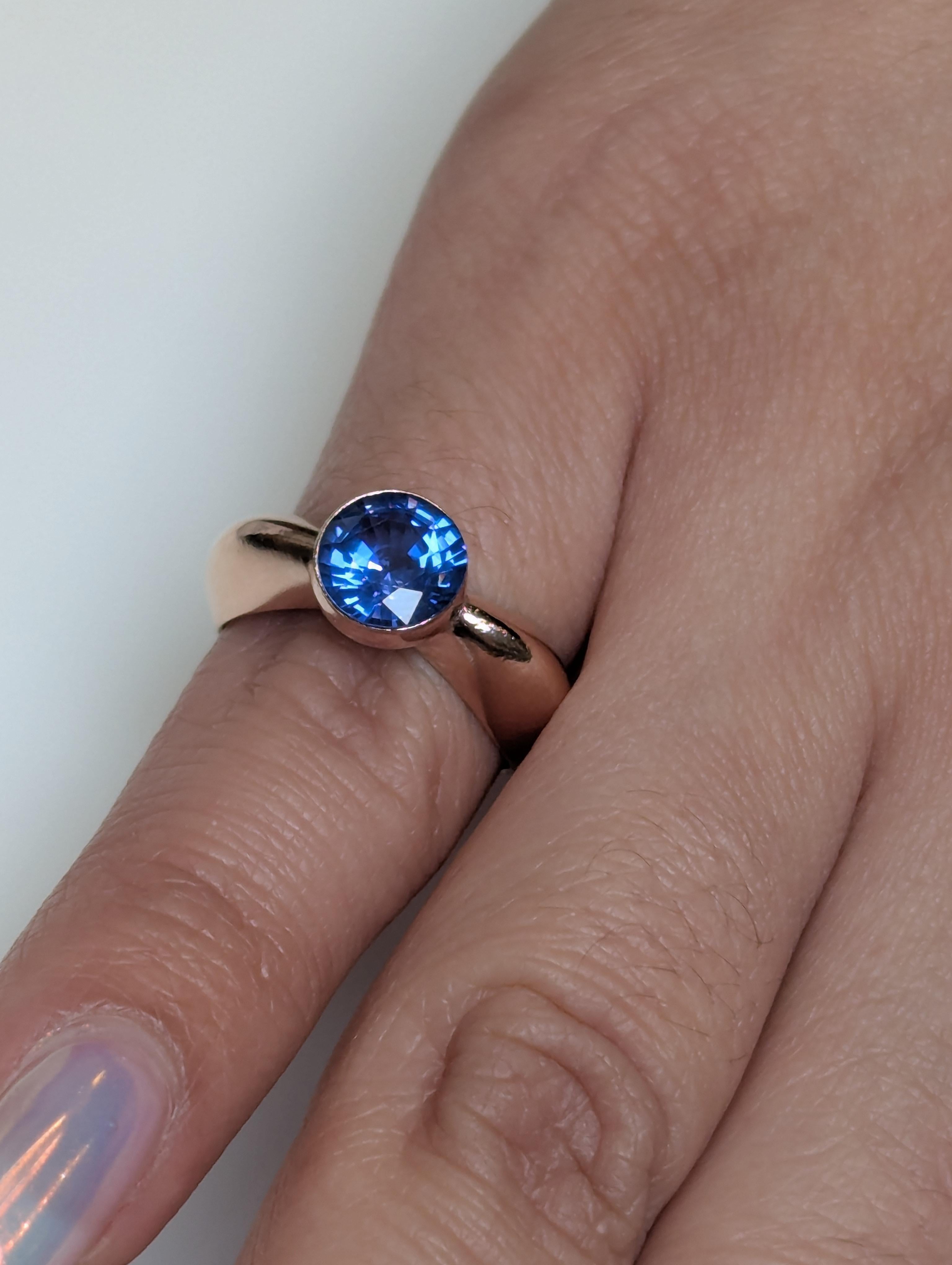 For Sale:  18 Karat Rose Gold 1.63 Carat Blue Sapphire Sculpture Ring 2
