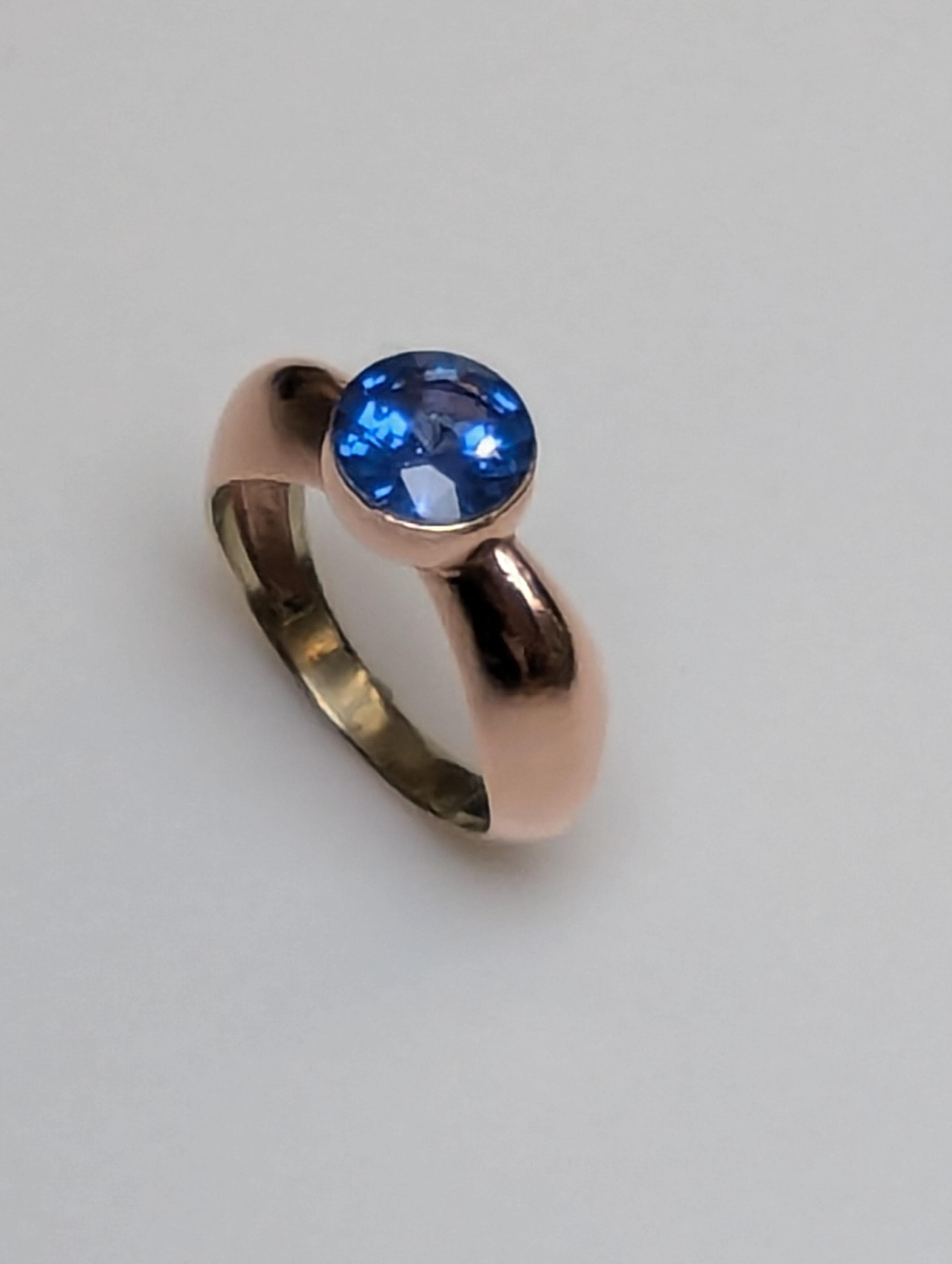 For Sale:  18 Karat Rose Gold 1.63 Carat Blue Sapphire Sculpture Ring 8