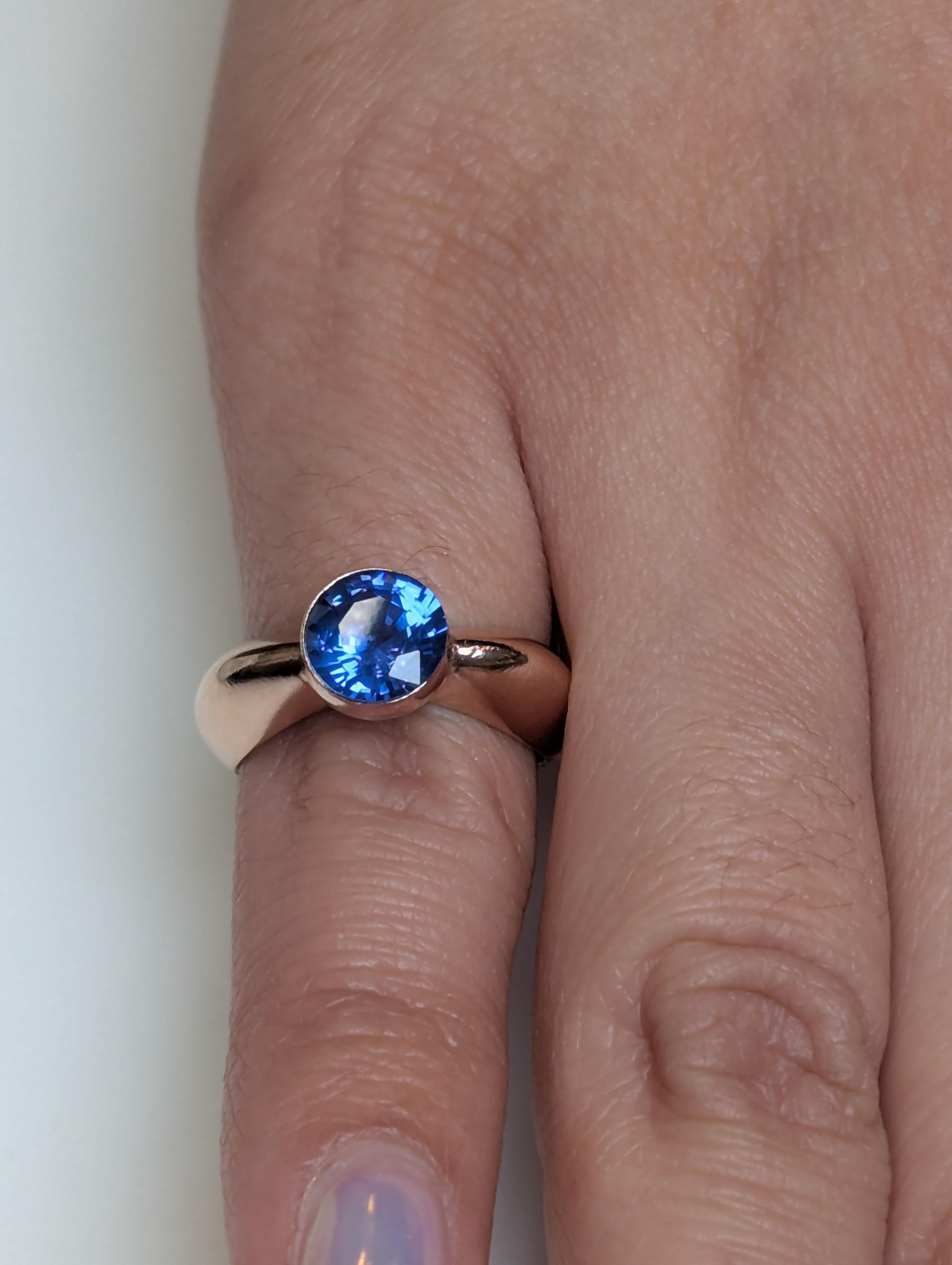 For Sale:  18 Karat Rose Gold 1.63 Carat Blue Sapphire Sculpture Ring 9