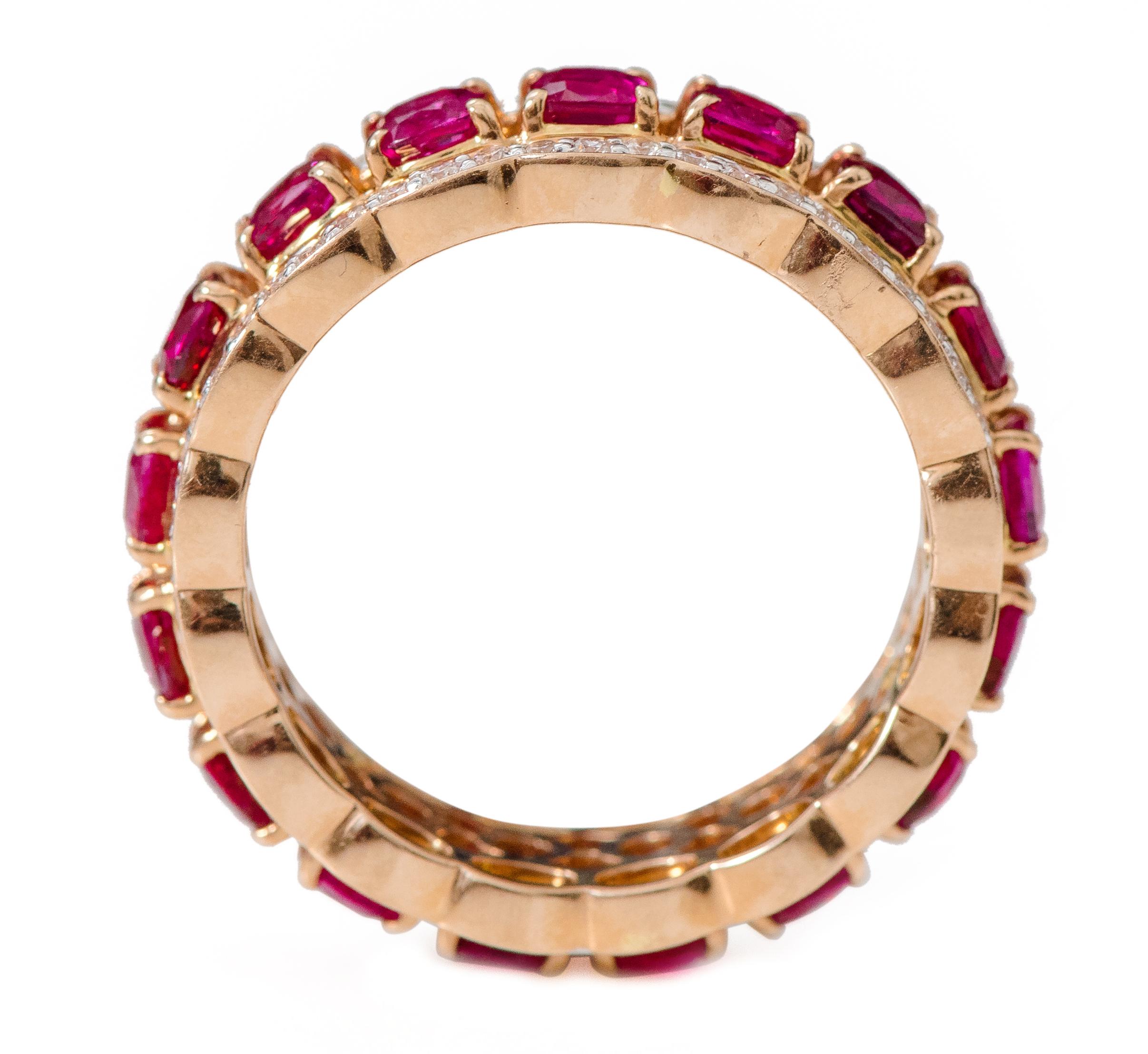Taille coussin Anneau d'éternité en or rose 18 carats avec rubis taille coussin de 2,23 carats et diamants en vente