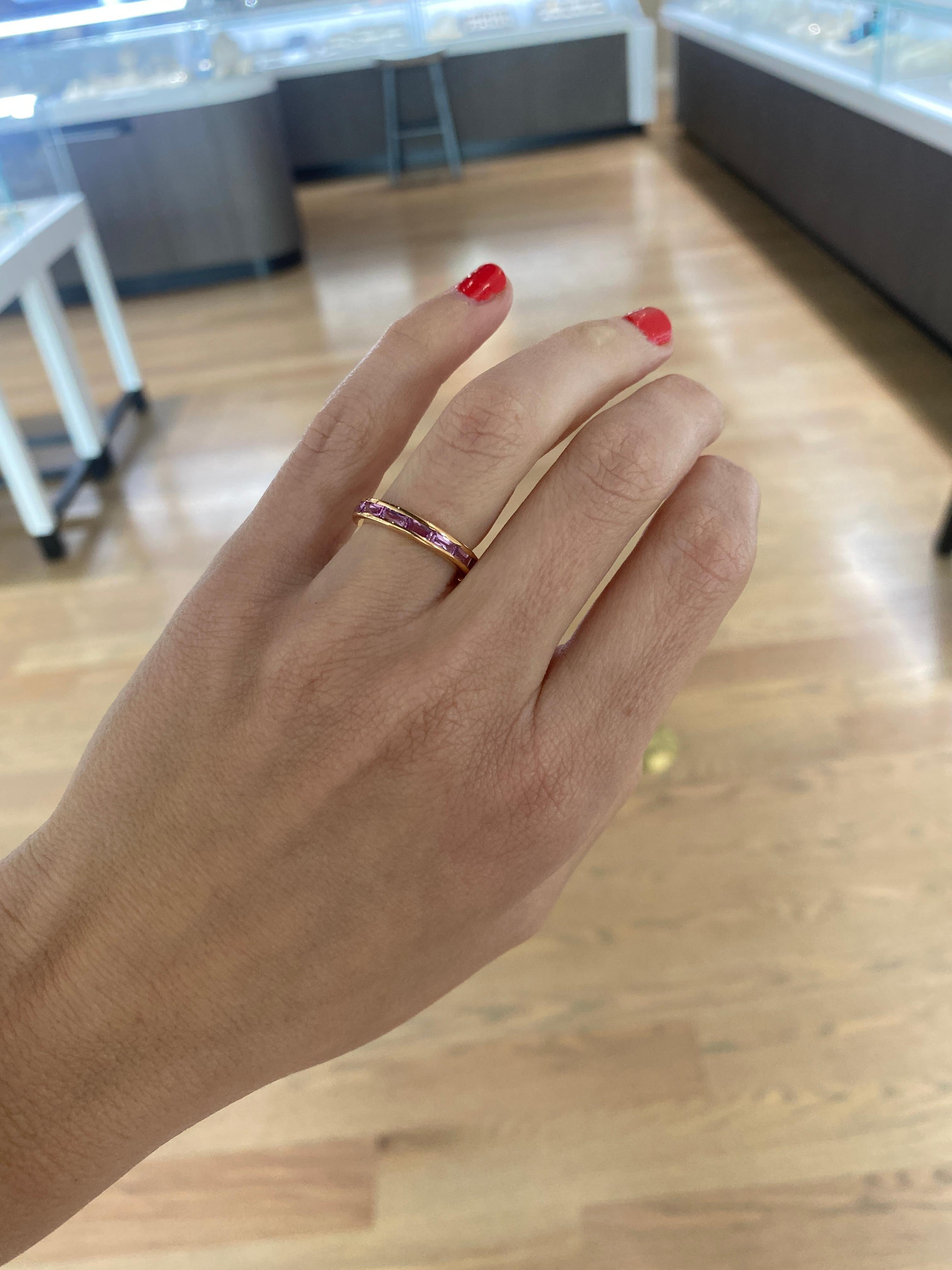 18 Karat Roségold 2,37ctw Channel Set Baguette Rosa Saphir Ewigkeitsring im Angebot 5