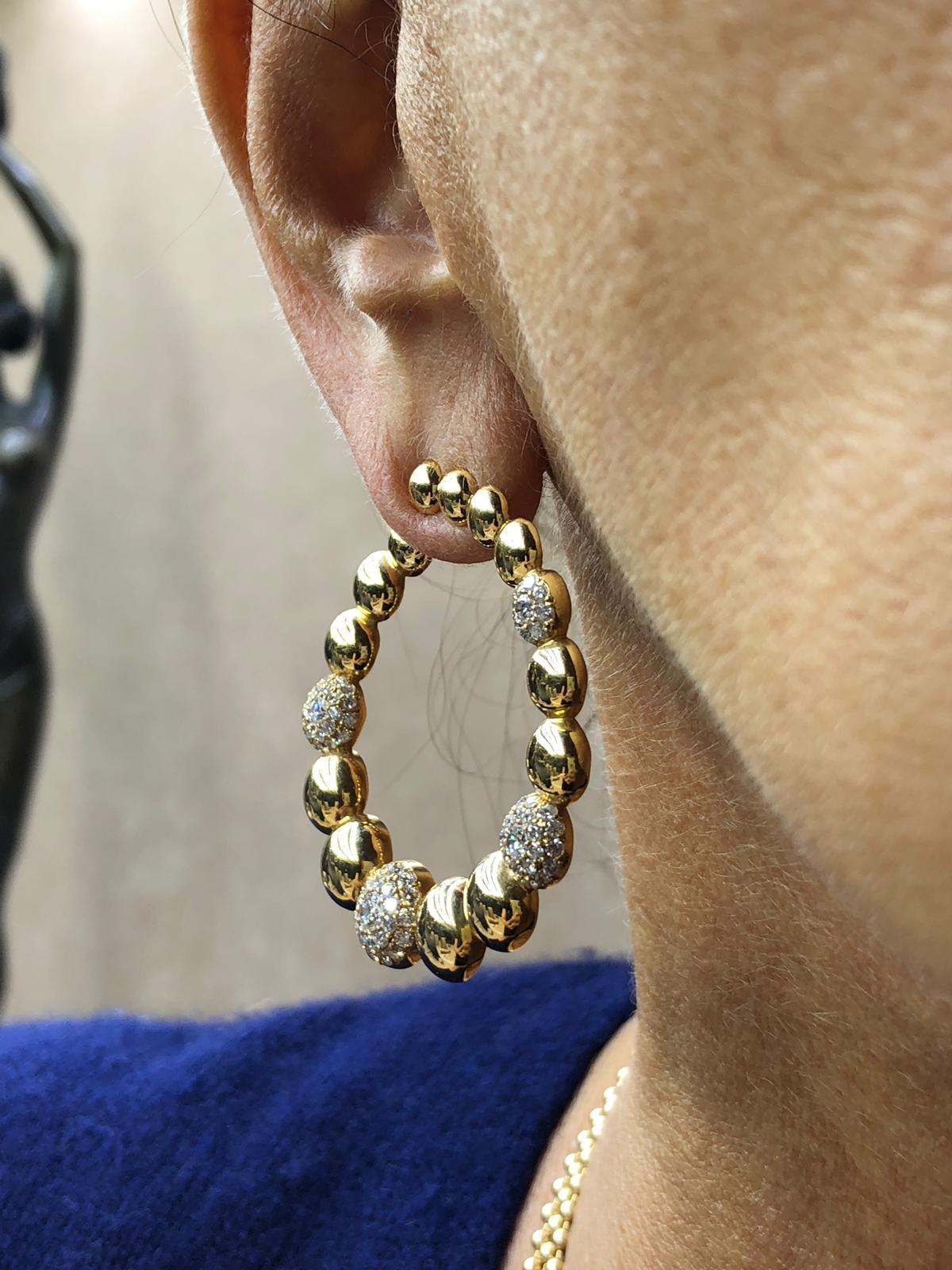 Contemporary 18 Karat Rose Gold 2.86 Carat Diamond Hoop Earrings For Sale