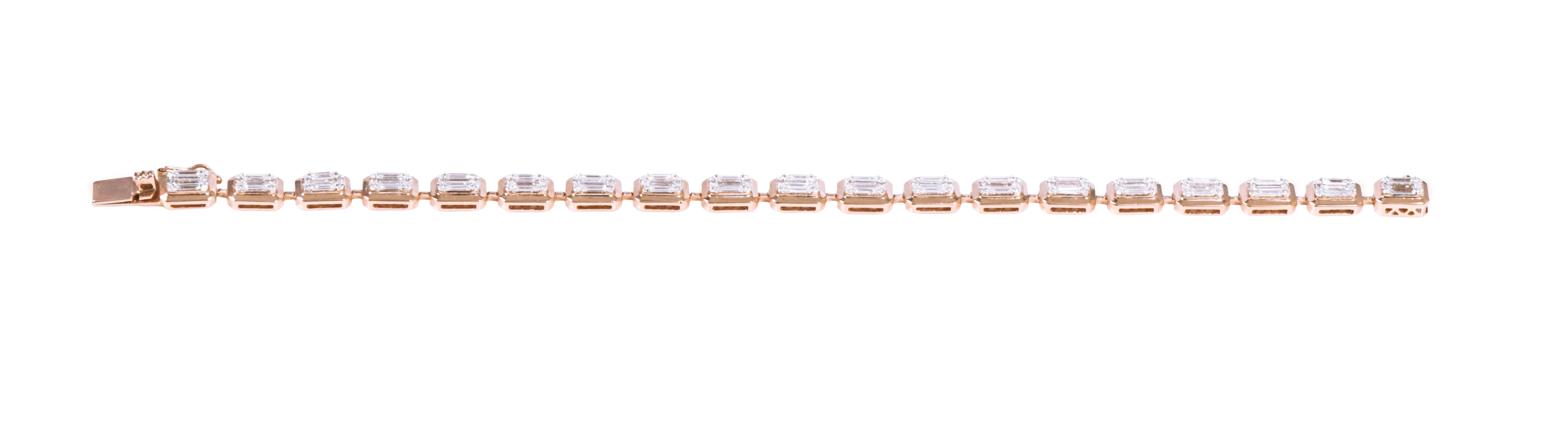 Women's 18 Karat Rose Gold 3.04 Carat Diamond Modern Bracelet For Sale