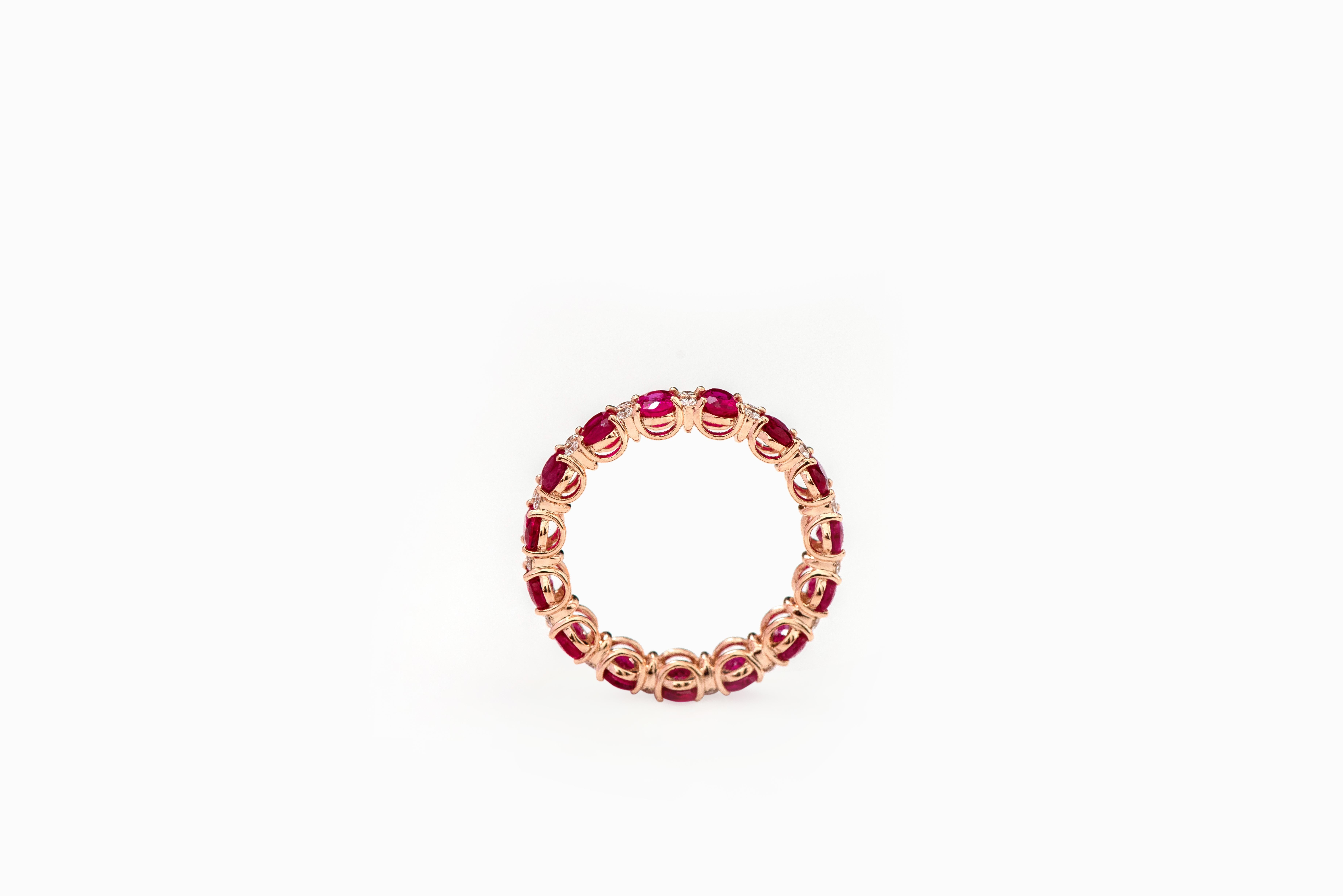 18 Karat Rose Gold 4.00 Carat Oval-Cut Ruby and Diamond Eternity Band Ring For Sale 3