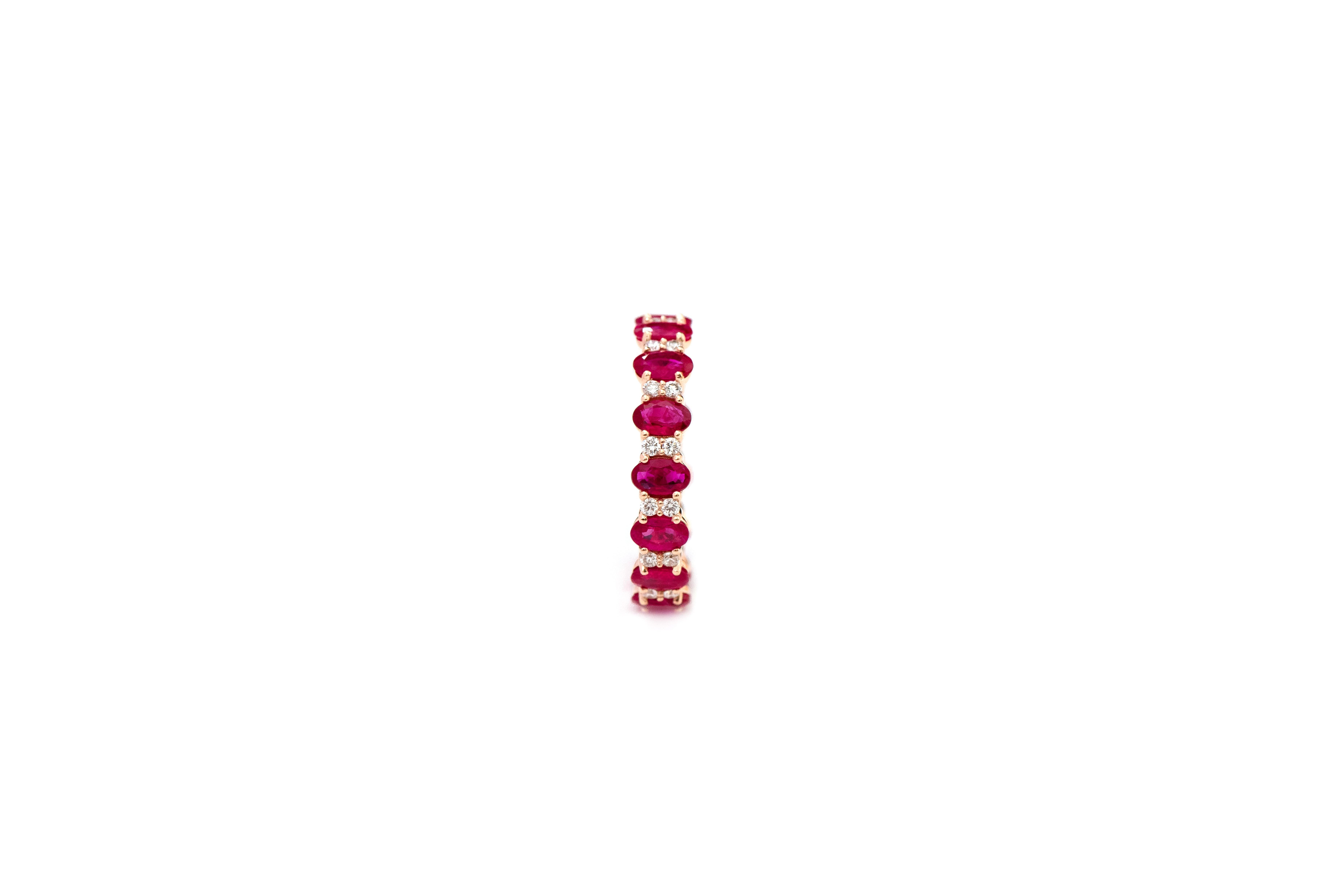18 Karat Rose Gold 4.00 Carat Oval-Cut Ruby and Diamond Eternity Band Ring For Sale 5