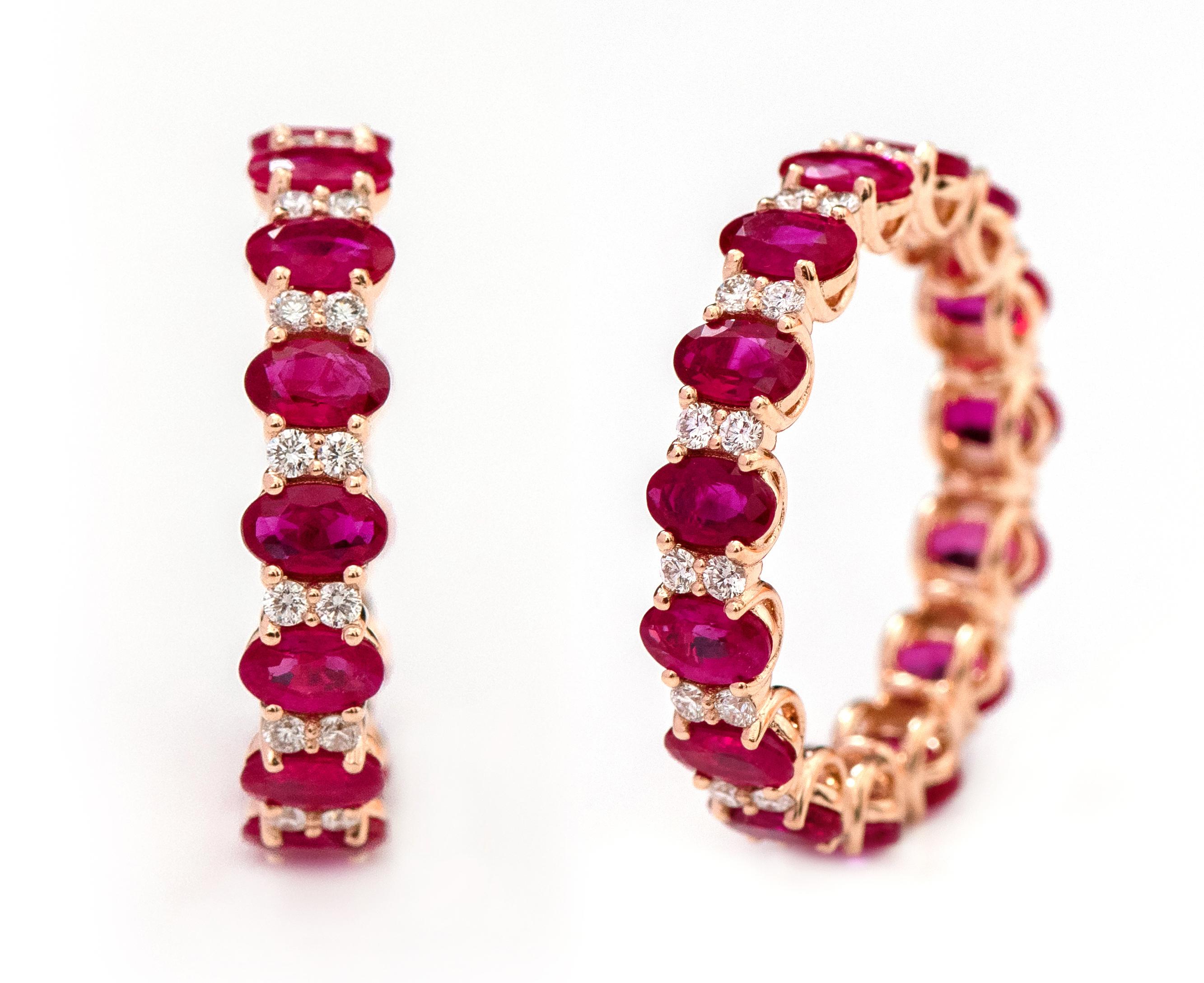 Contemporain Bague d'éternité en or rose 18 carats, rubis taille ovale de 4,00 carats et diamants en vente