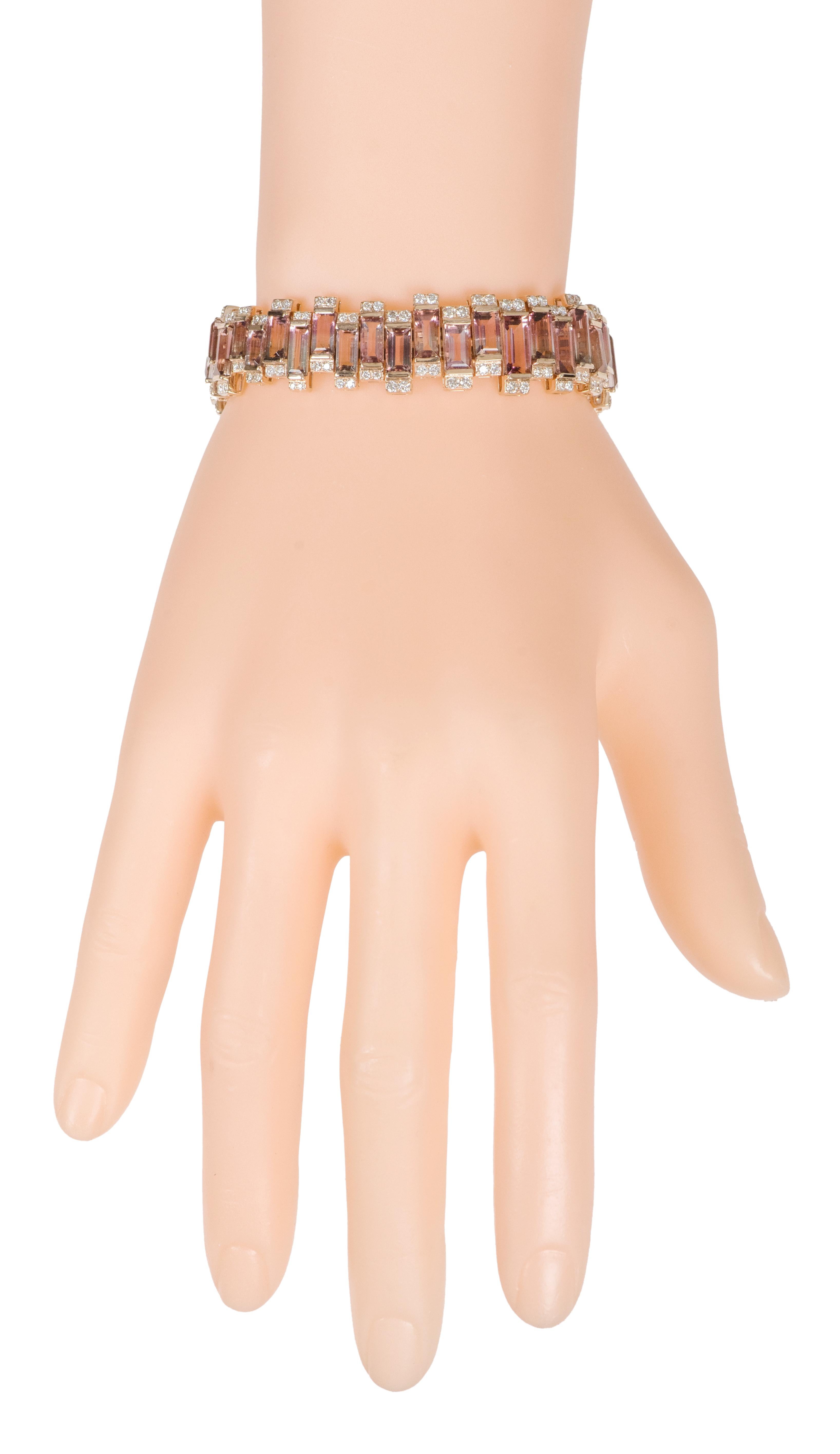 Contemporain Bracelet moderne en or rose 18 carats avec tourmaline bicolore et diamants de 42,25 carats en vente