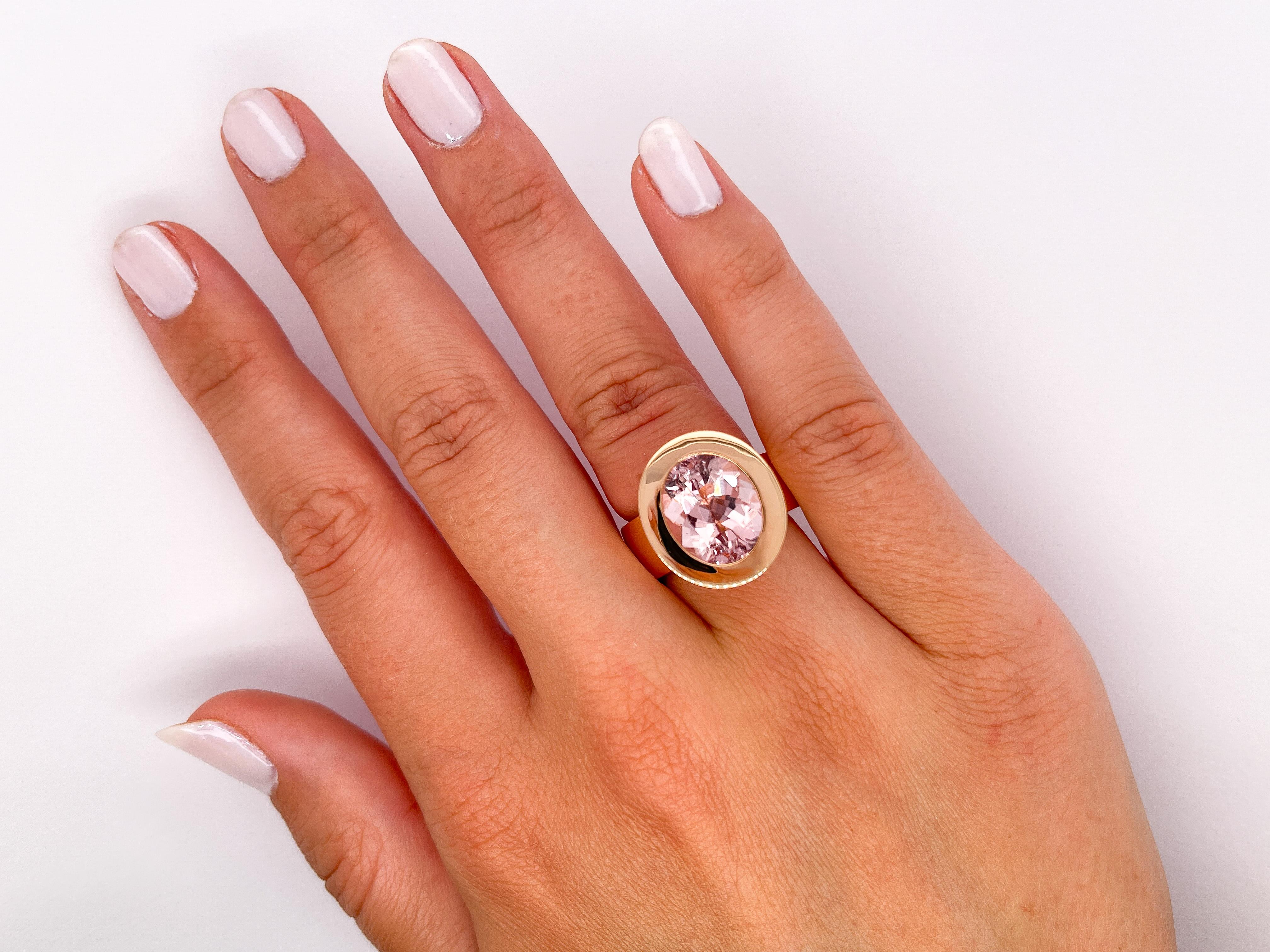 18 Karat Rose Gold 6.14 Carat Morganite Cocktail Ring by Jochen Leën In New Condition For Sale In Antwerp, BE