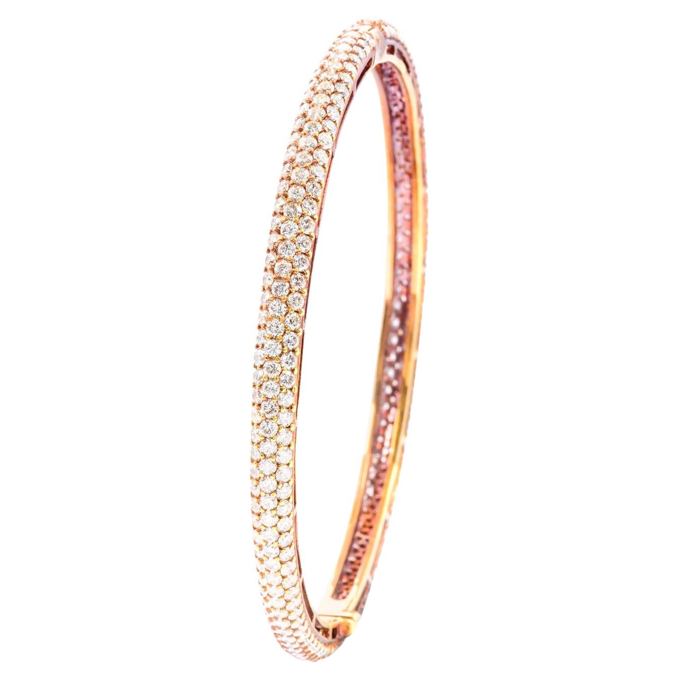 Bracelet jonc à trois rangées en or rose 18 carats avec diamants sertis en pavé de 6,54 carats