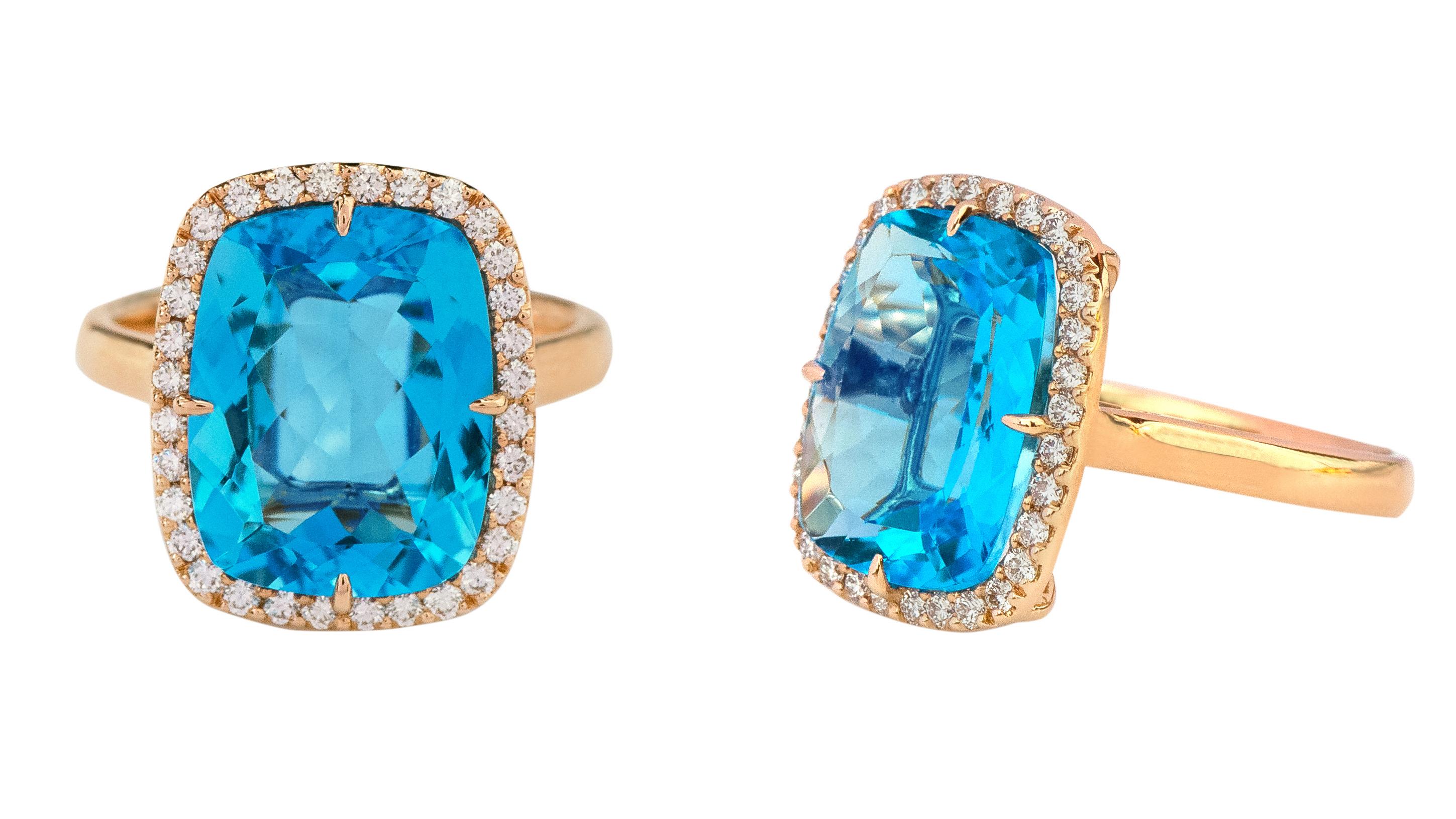 Anillo de cóctel de oro rosa de 18 quilates, topacio azul talla cojín de 8,15 quilates y diamantes

Este clásico anillo suizo de topacio azul/cuarzo y diamantes en racimo es regio. El cuarzo azul solitario en forma de cojín está engarzado en el eje