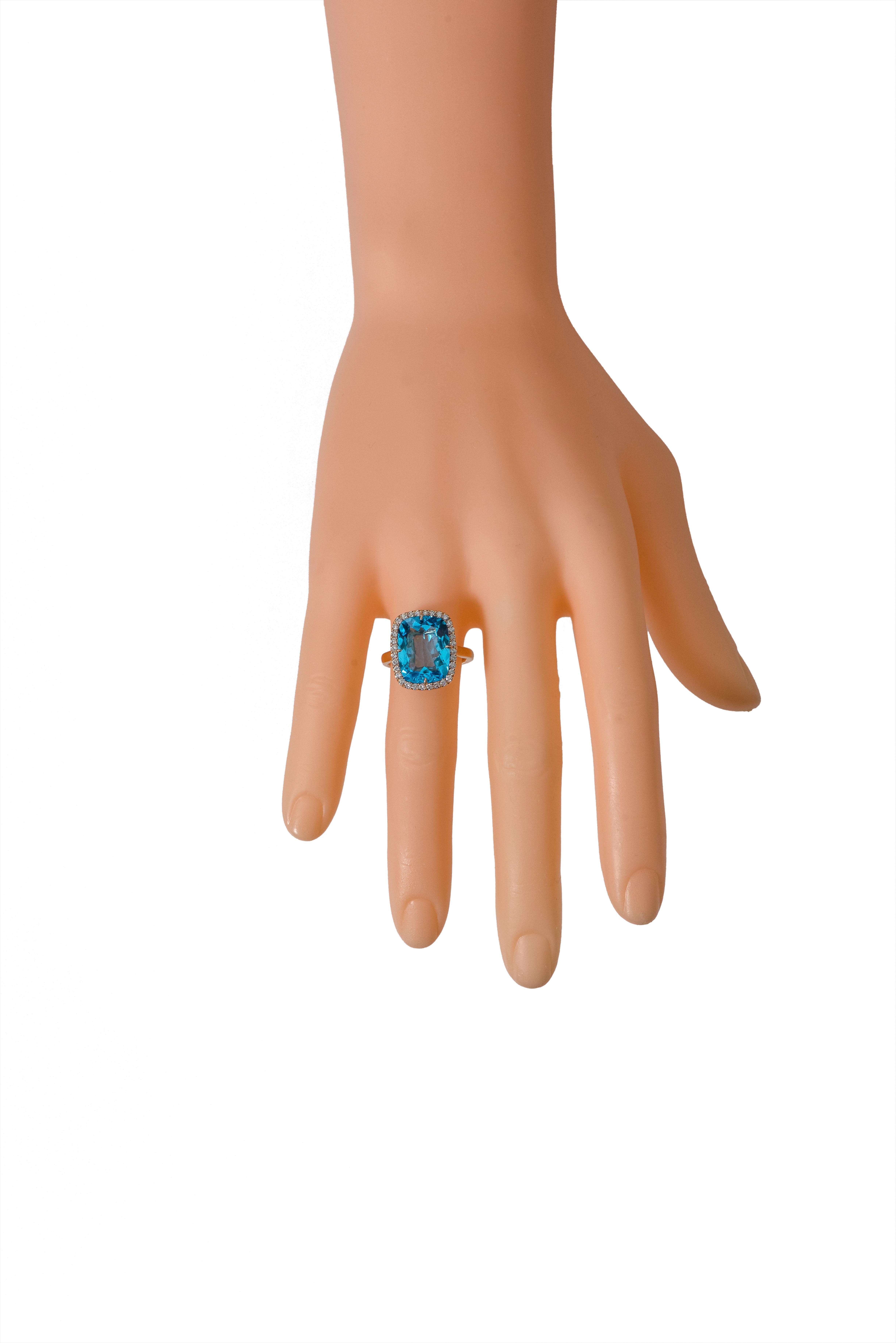 Anillo de cóctel de oro rosa de 18 quilates, topacio azul talla cojín de 8,15 quilates y diamantes en Nuevo estado para la venta en Jaipur, IN