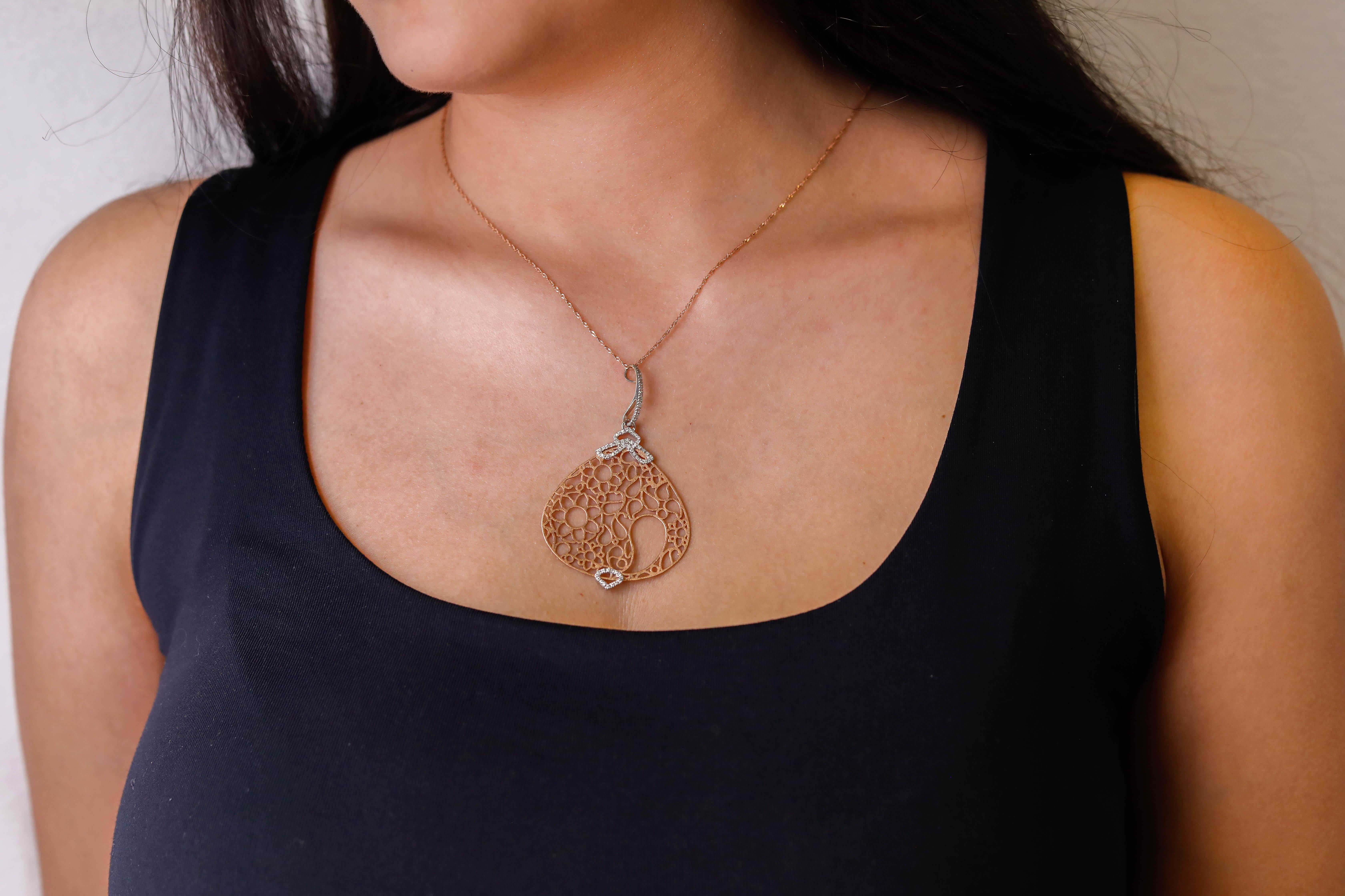 Contemporary 1/4 TCW Delicate Diamond Drop Shape Pendant Chain Necklace in 18k Rose Gold