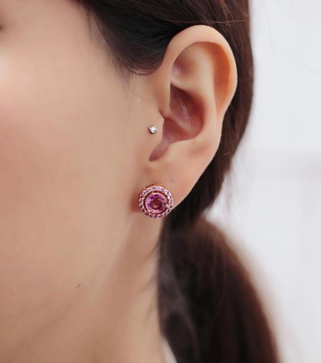 18 Karat Rose Gold and 1 Carat Ruby Cluster by Alessa Jewelry In New Condition For Sale In London, GB