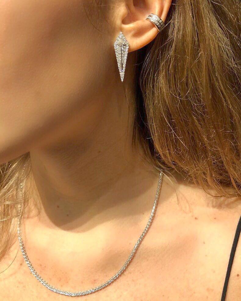 Trillion Cut 18 Karat Rose Gold and 2.72 Carat Colorless Diamond Arrow Studs Earrings For Sale
