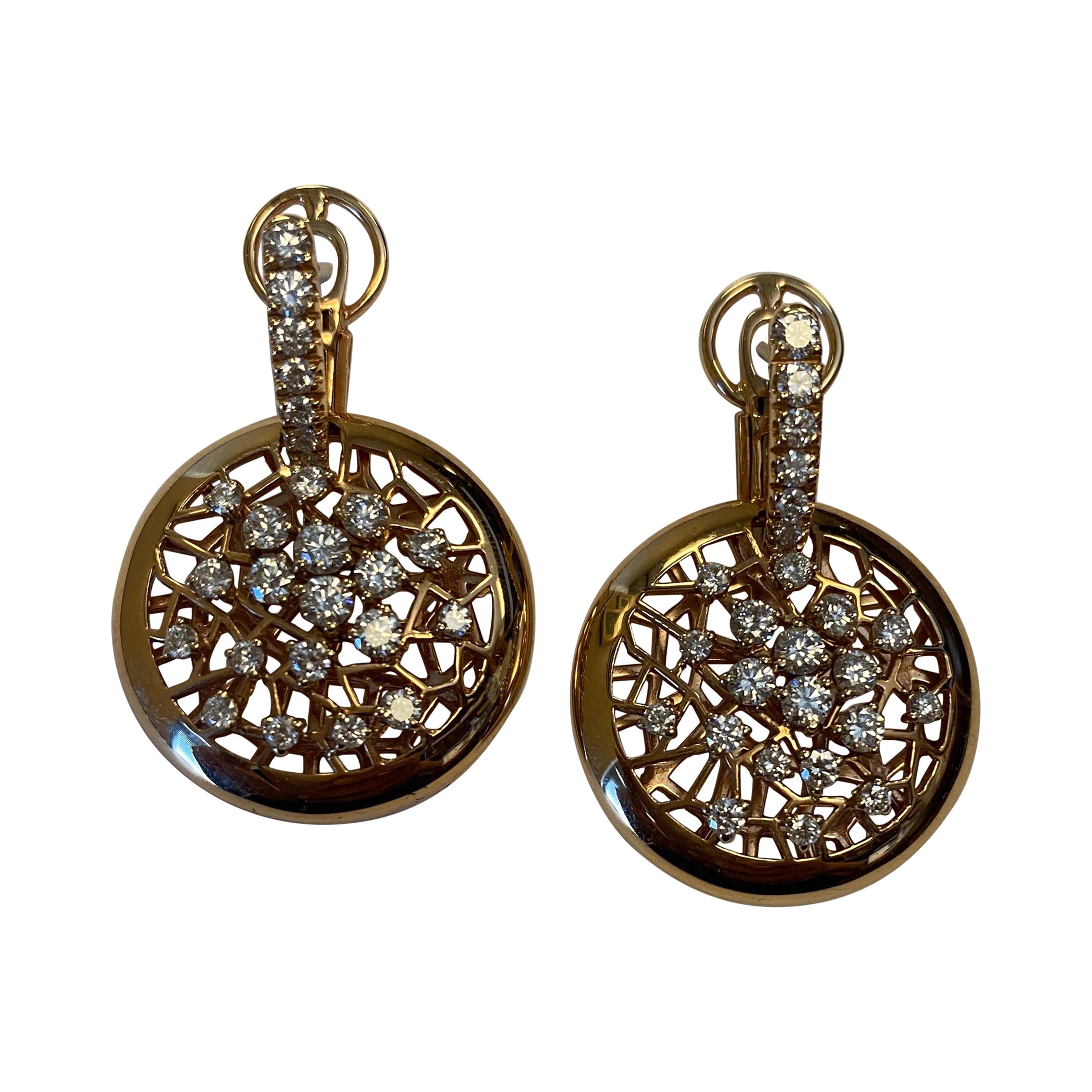 Boucles d'oreilles pendantes en or rose 18 carats et diamants en vente