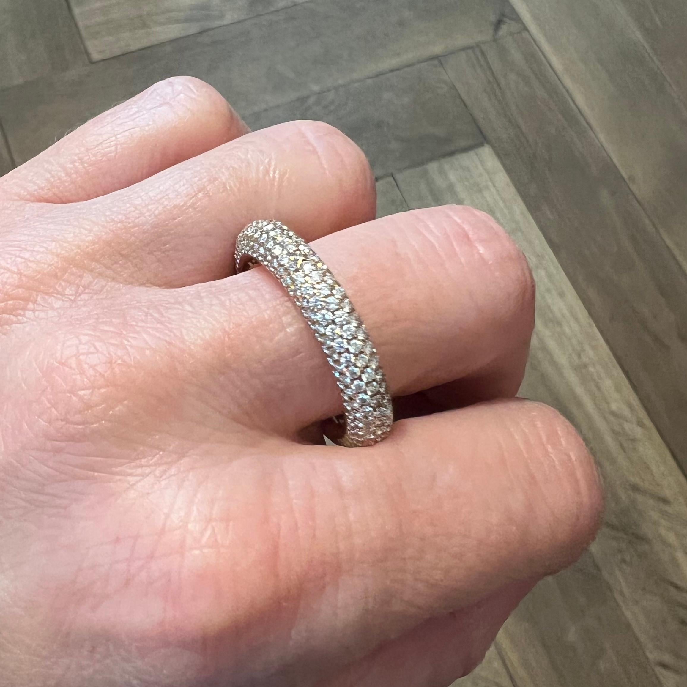 18 Karat Rose Gold and Diamond Eternity Band Ring In Good Condition For Sale In Zurich, CH