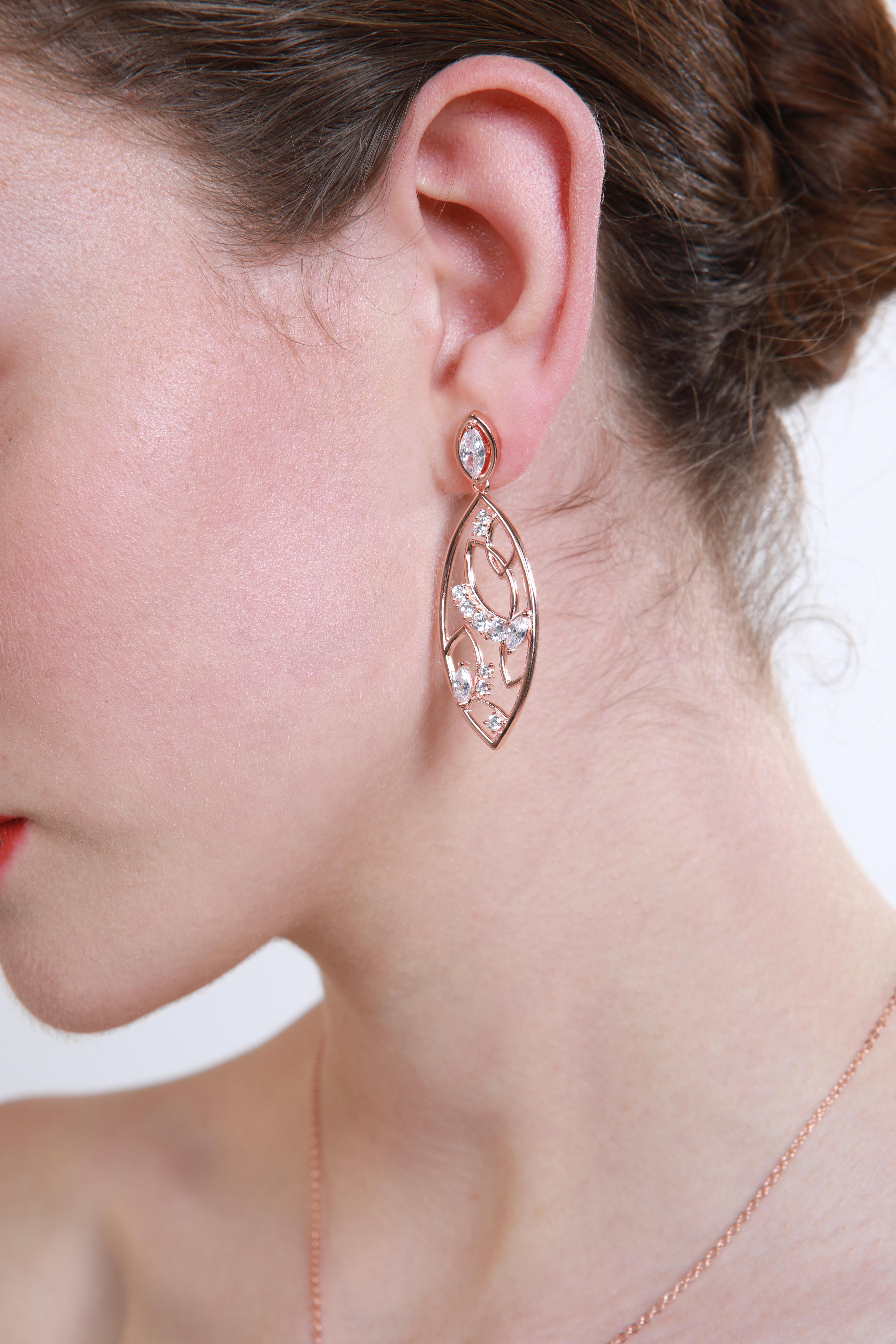 Contemporary 18 Karat Rose Gold and Diamond Lattice Earrings For Sale