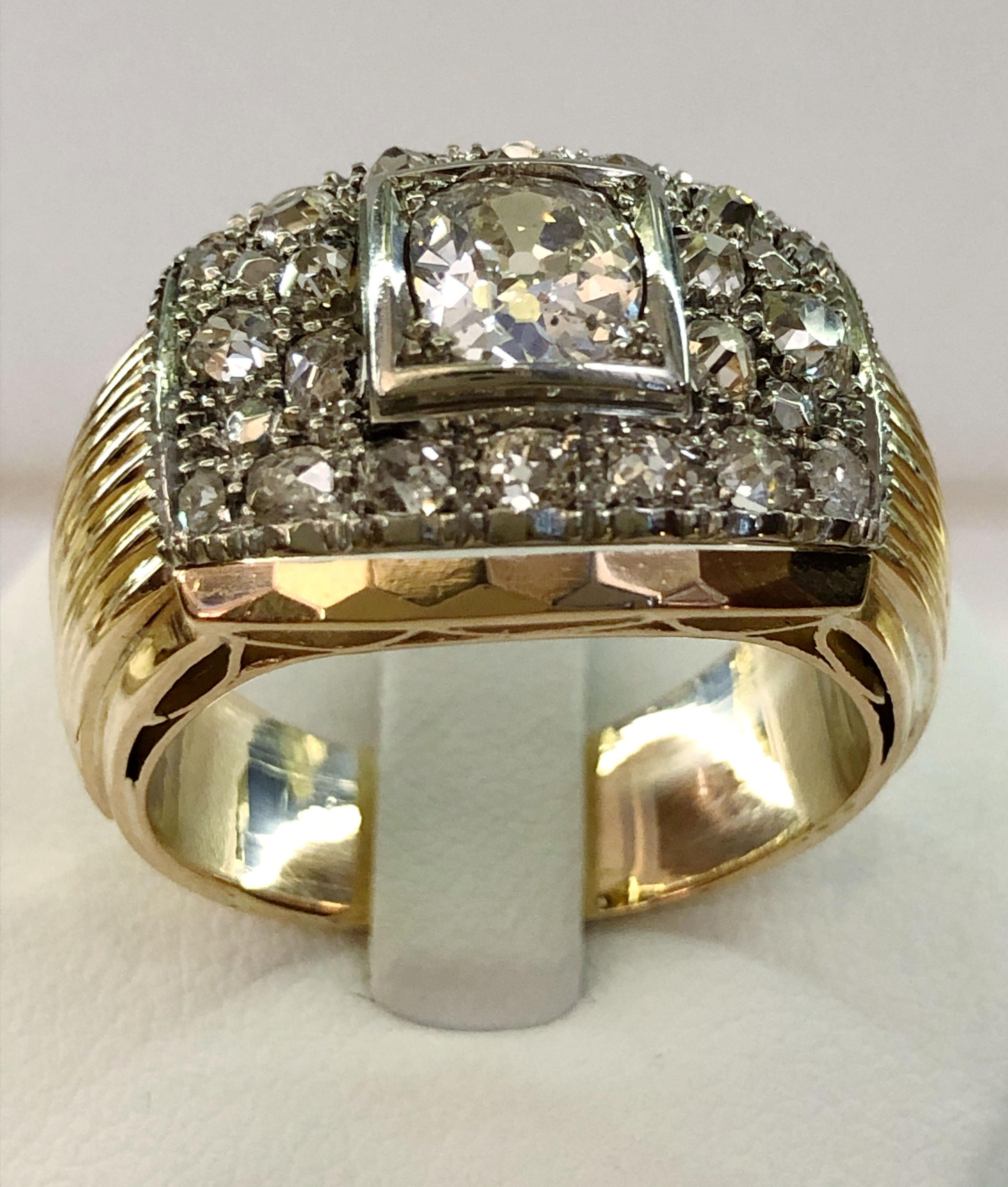 Art Deco 18 karat rose gold men's ring with a central brilliant diamond of 0.5 karats and Pave contour of brilliant diamonds for a total of 1.5 karats, Italy 1940s
Ring size US 9