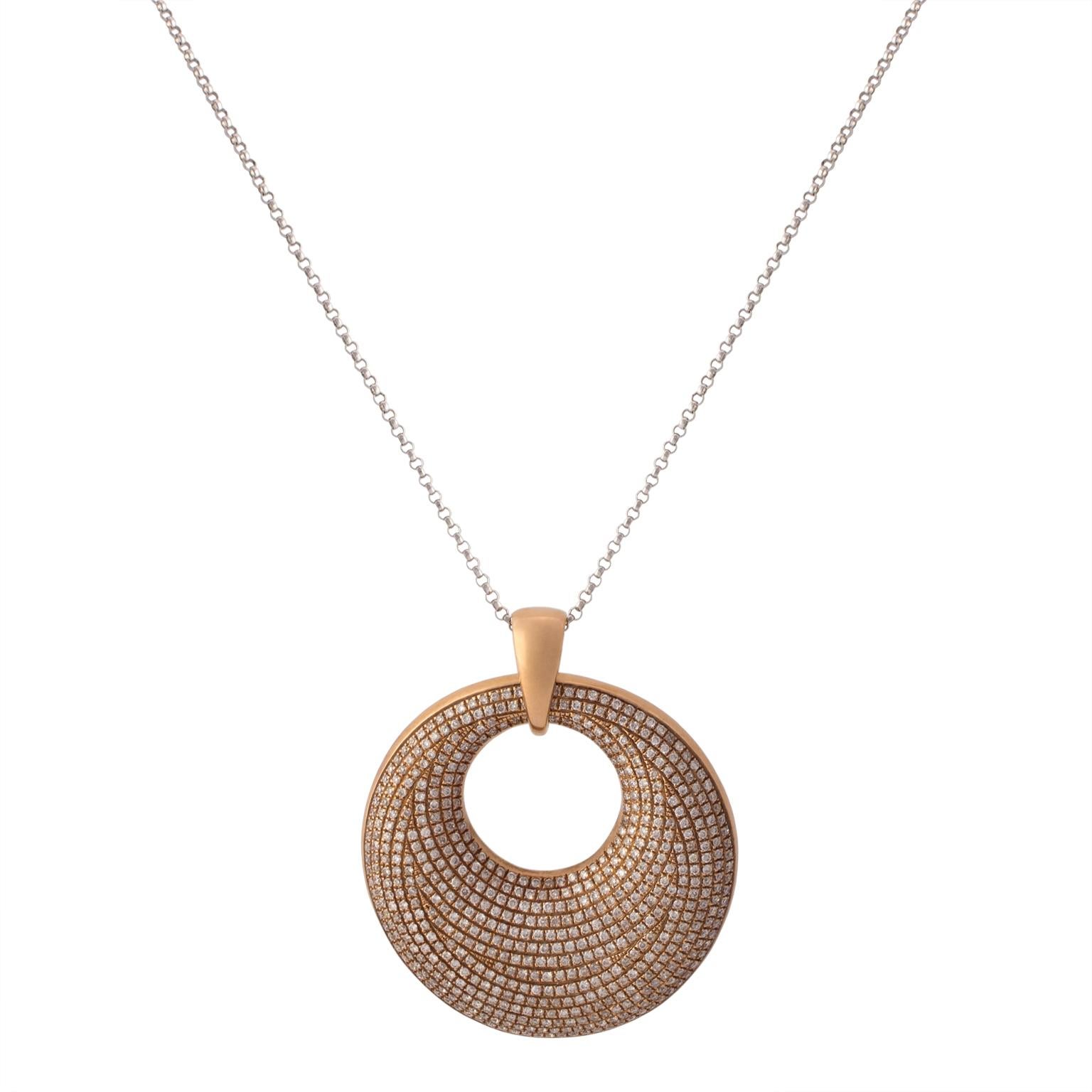 Rose gold pendant in the shape of an annulus, decorated with diamond pave, 550 round brilliant cut diamonds totalling 1.50 carats in weight. Together with a white gold chain.
Length 40 cm (15.75 in)