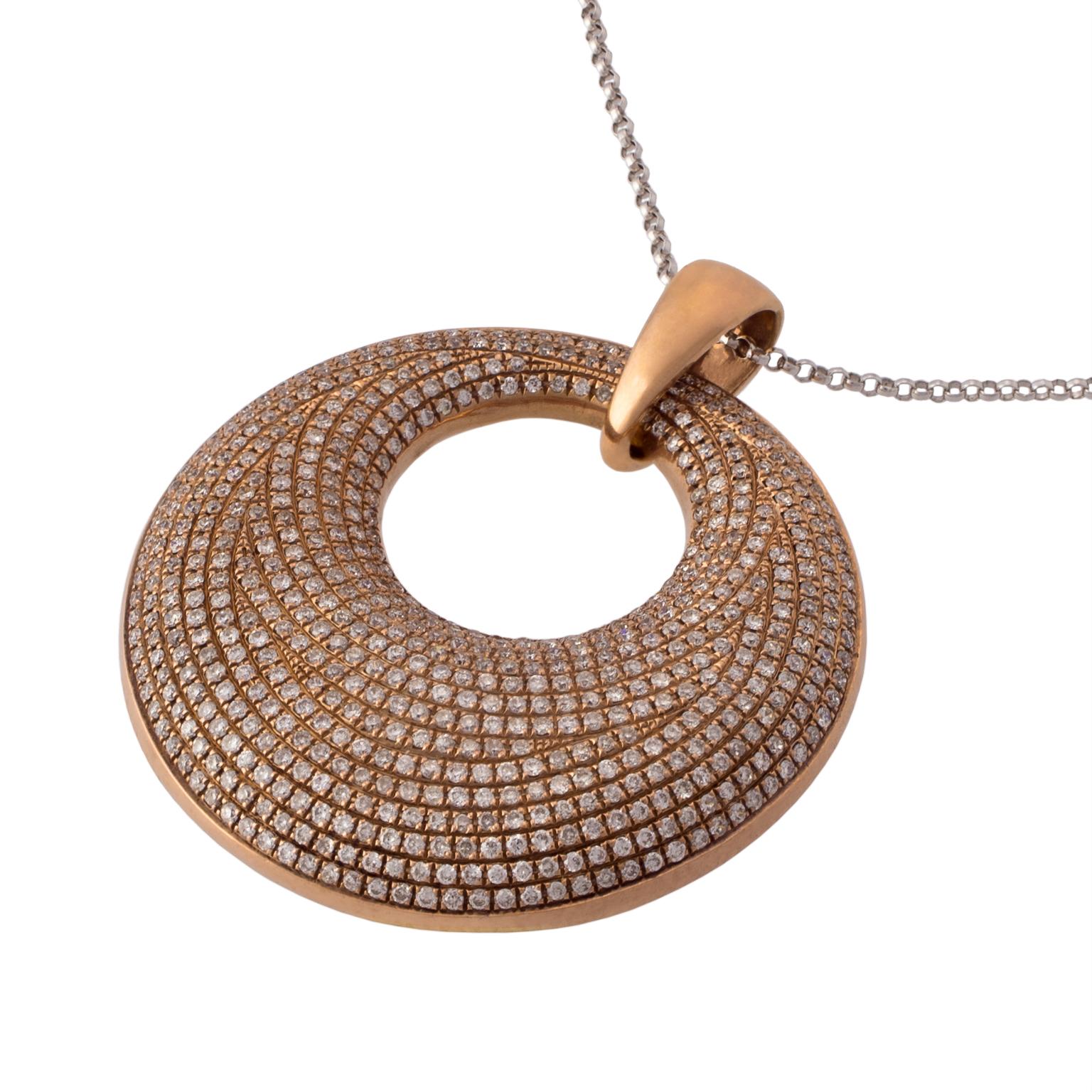 18 Karat Rose Gold and Diamond Pave Pendant Necklace In Excellent Condition For Sale In Madrid, ES