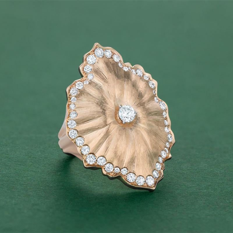 Round Cut 18 Karat Rose Gold and Diamonds Ring For Sale