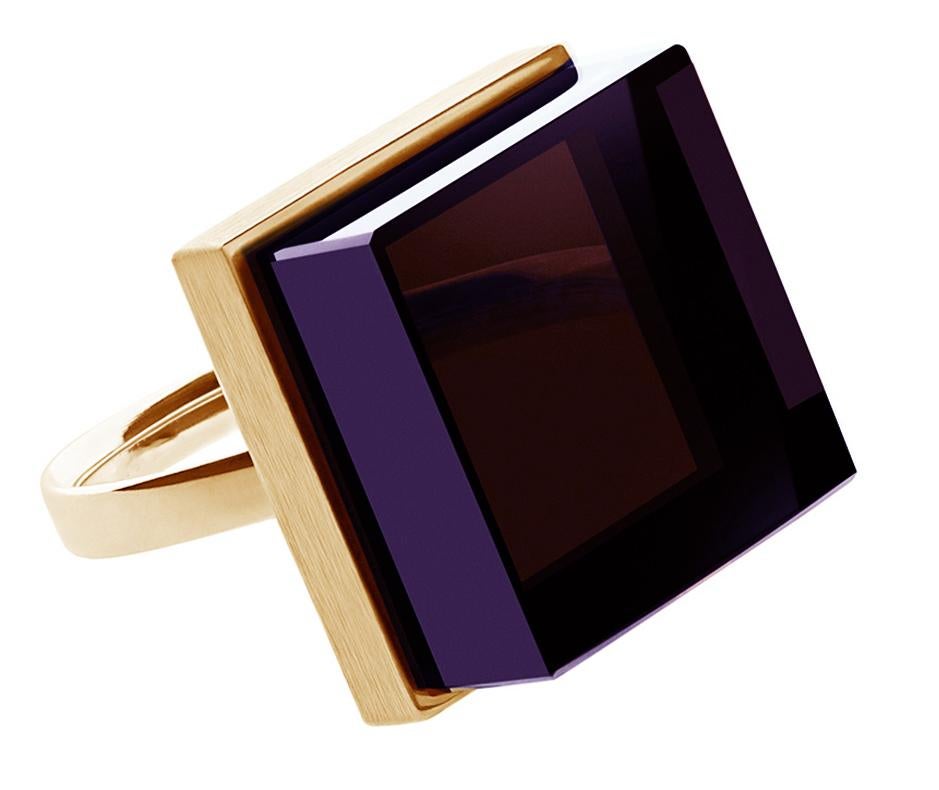 Featured in Vogue Rose Gold Art Deco Style Men Ring with Dark Amethyst In New Condition For Sale In Berlin, DE