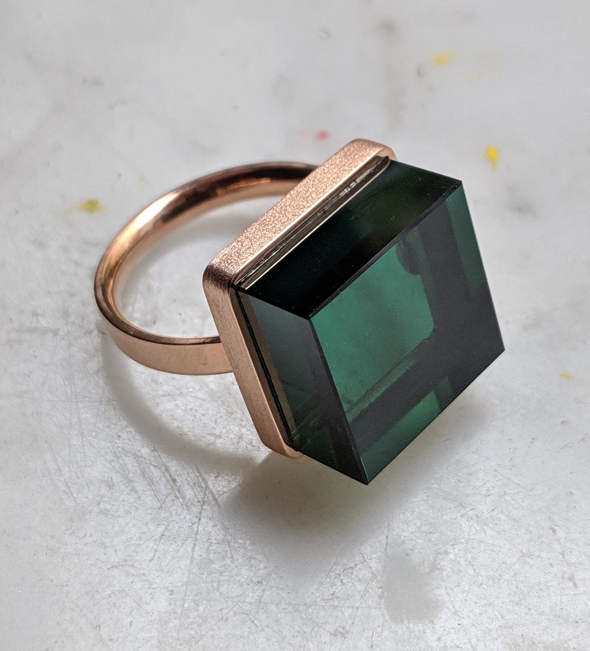 Women's or Men's Fourteen Karat Rose Gold Contemporary Ring with Vivid Dark Green Quartz For Sale