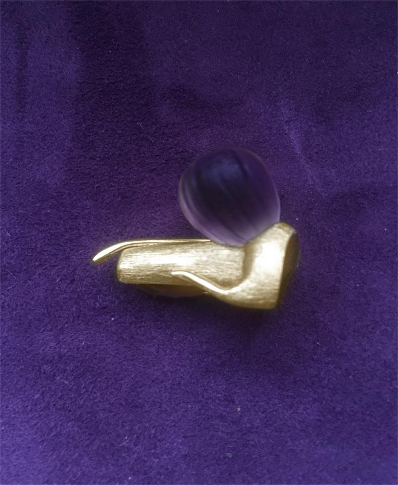 Boucles d'oreilles figues contemporaines en or rose 18 carats avec améthystes en vente 1