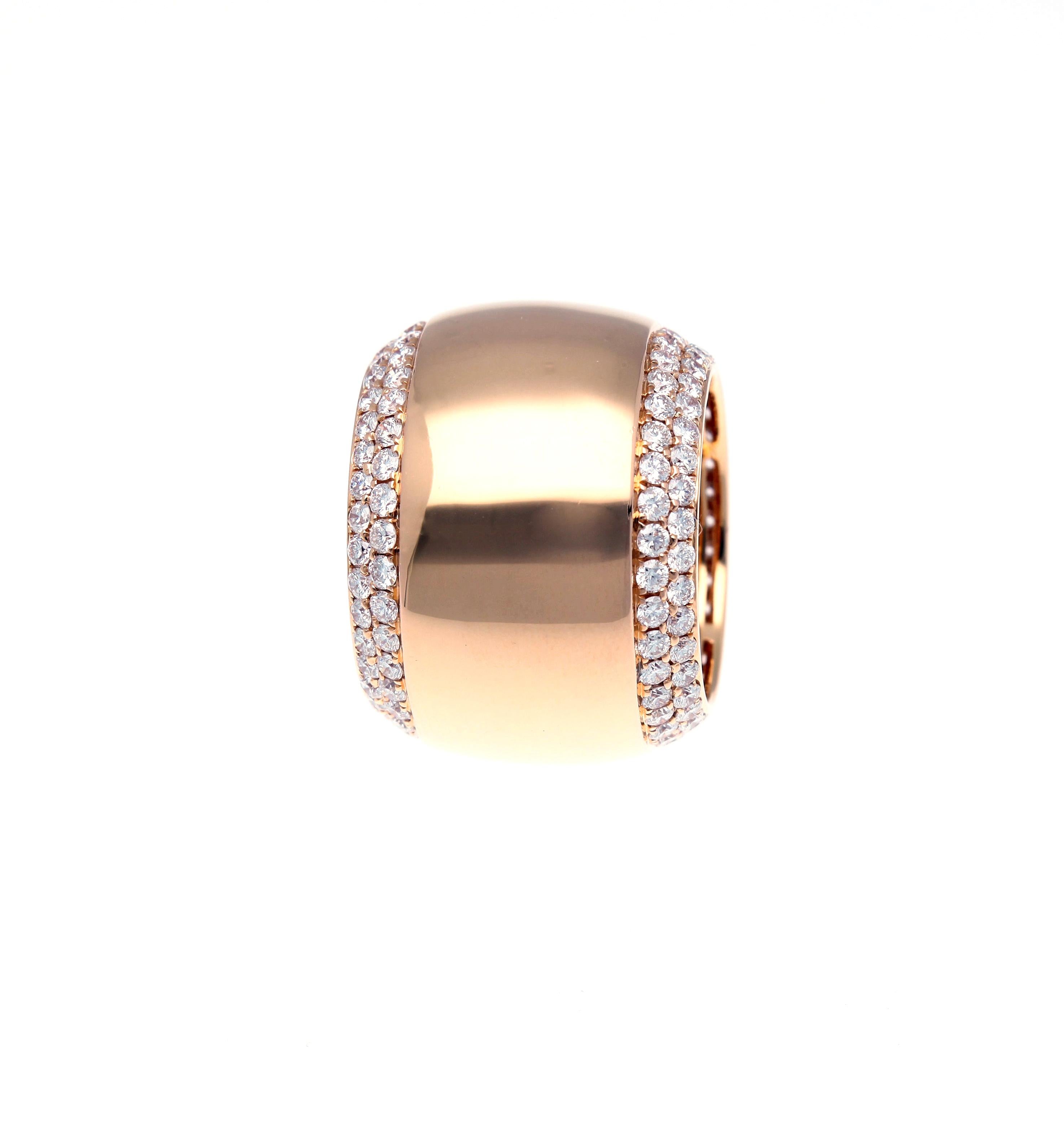 18Kt rose gold band ring on each side there are two rows of full-circle diamonds with a 
Total Weight of ct 3.39
Ring Weight: gr 17.2
Approximate Ring Size:  IT 15 - USA  7 - FR 55

•THE MANUFACTURE IS MADE IN ITALY. 

•The measure is not