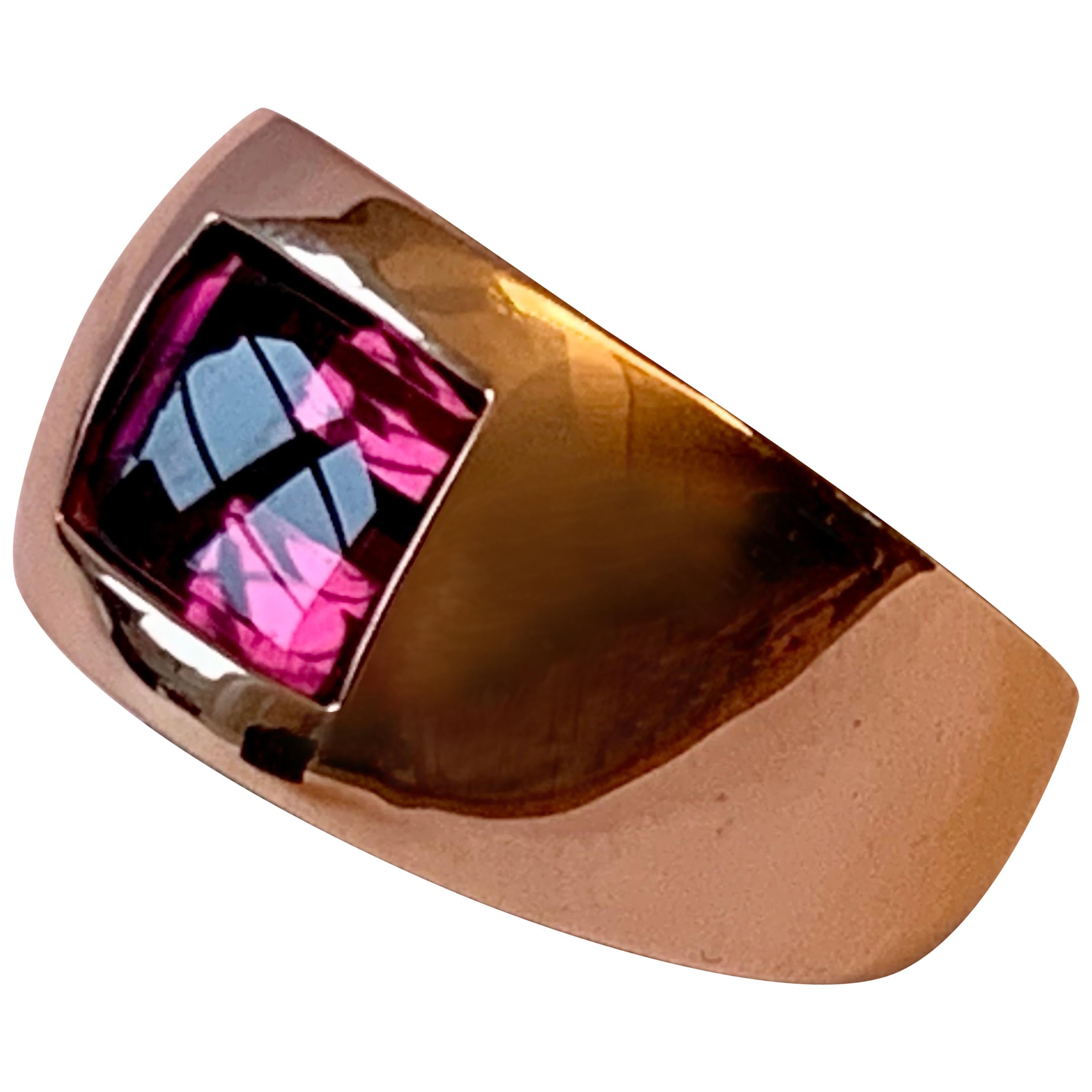 18 Karat Rose Gold Band Ring with Rectangular Dusky Pink Tourmaline For Sale